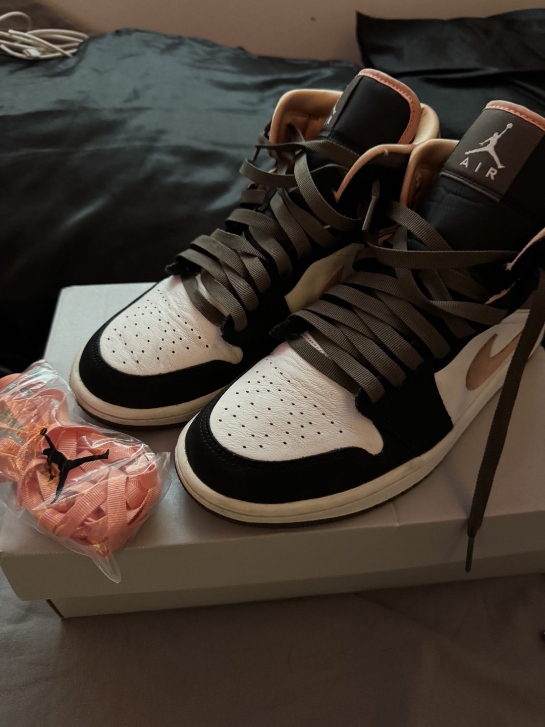 Air Jordan 1 Mid Peach Mocha