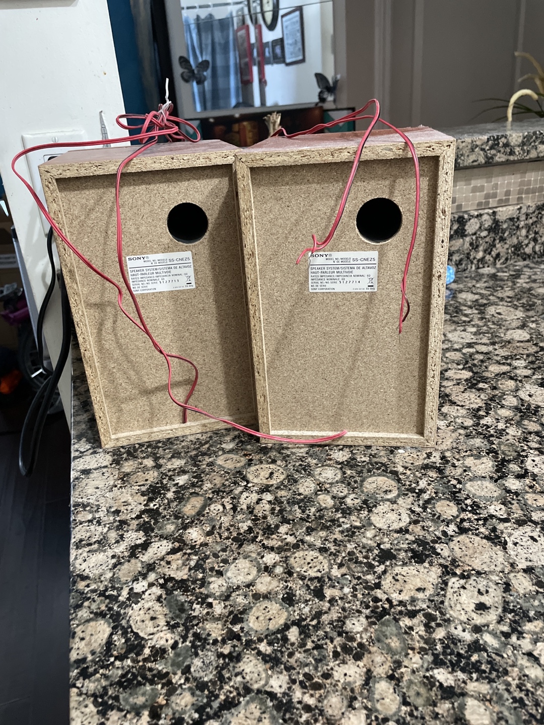 Pair of Sony bookshelf speakers - photo 2
