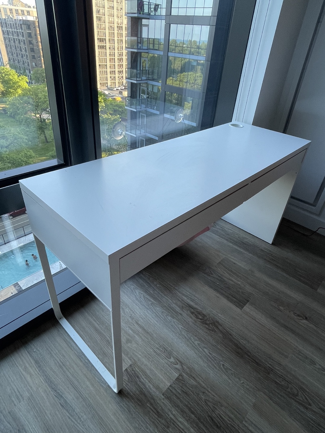 White desk with drawers - photo 3