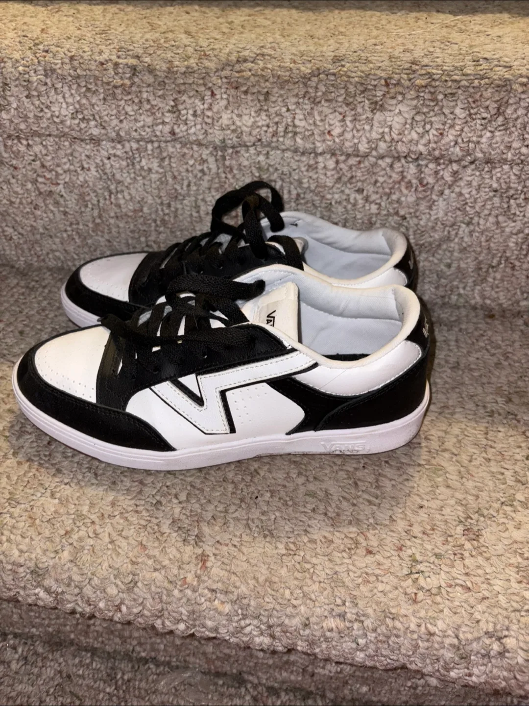 Women’s Black and White Vans image indicator(2)