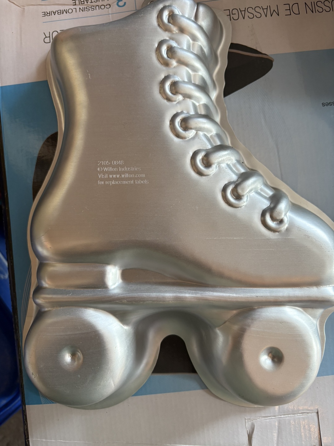 Wilton Cake Pans - Roller Skate, Stork, Dora the Explorer - photo 4