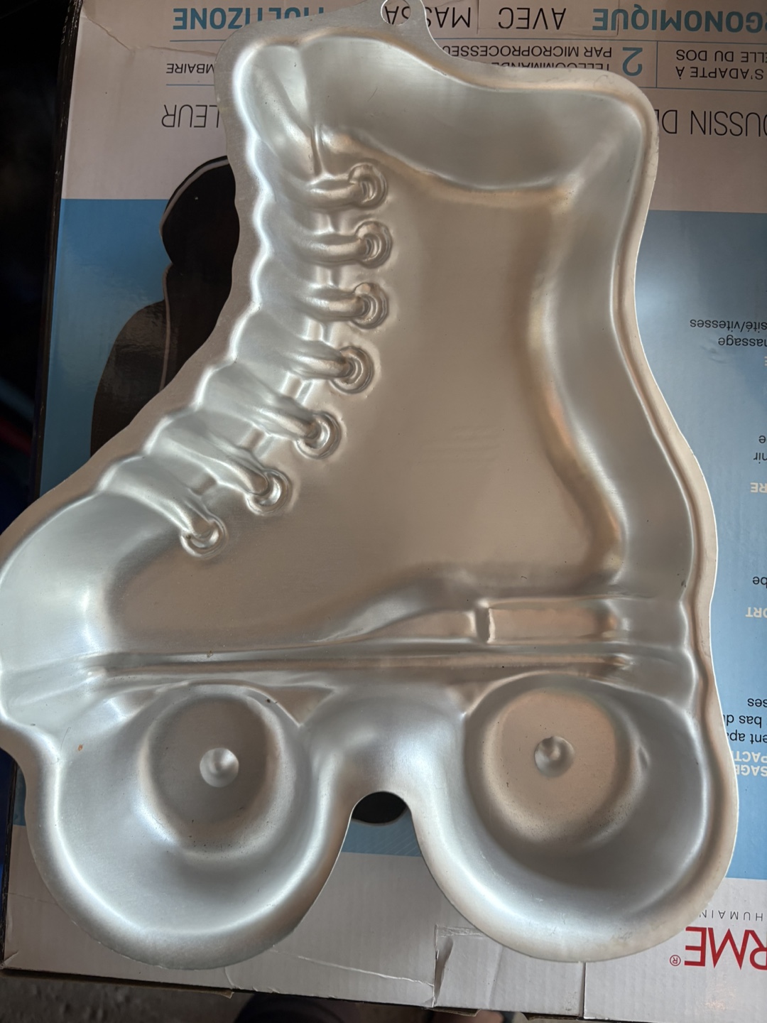 Wilton Cake Pans - Roller Skate, Stork, Dora the Explorer - photo 5