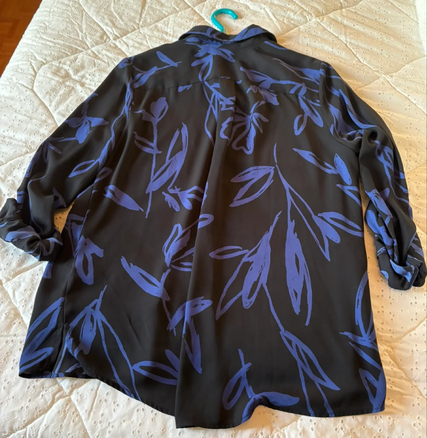 Floral Print Button-Up Blouse image indicator(2)