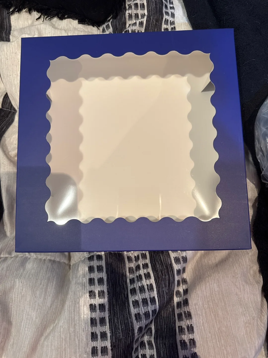 Blue Cake Box image indicator(2)