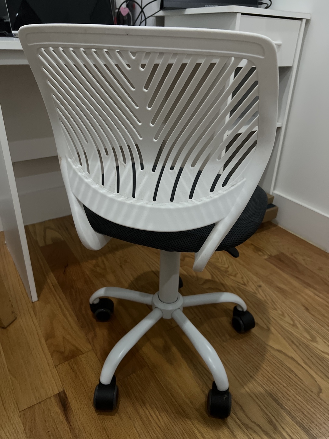 White and Black Office Chair - photo 2