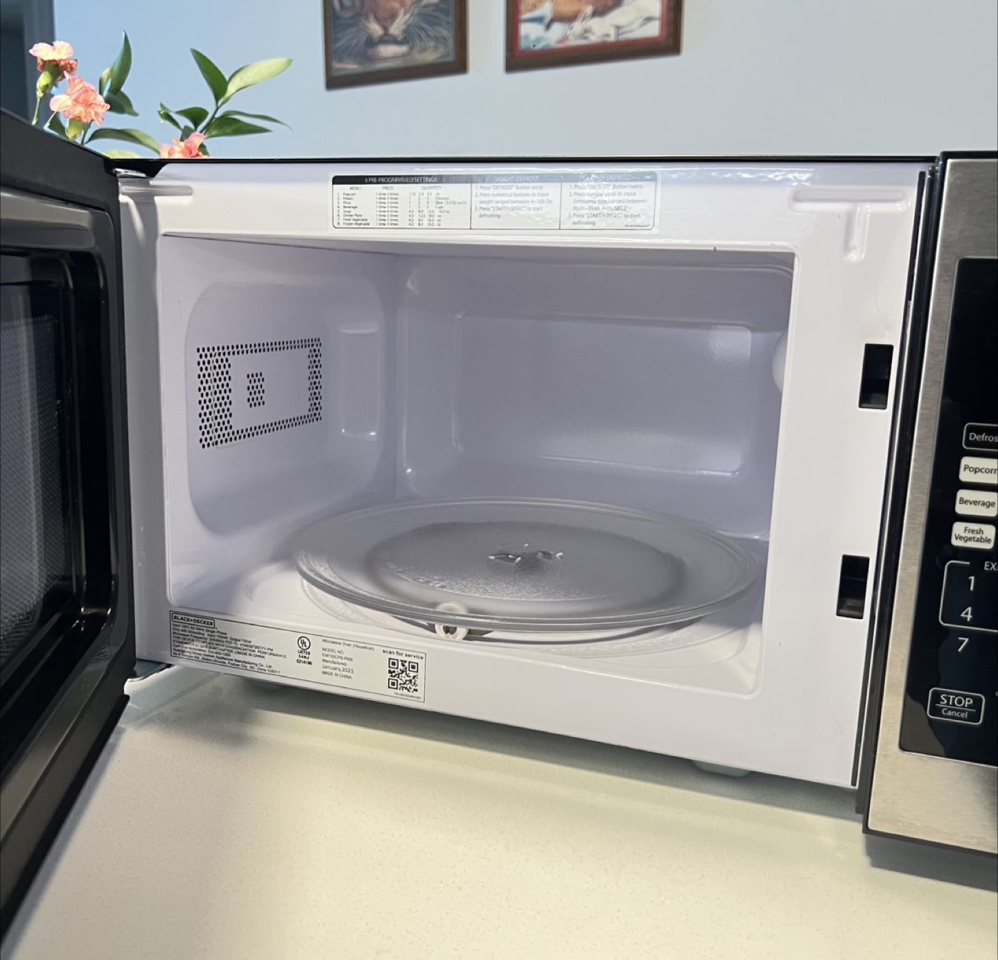 Black+Decker Microwave Oven - photo 3