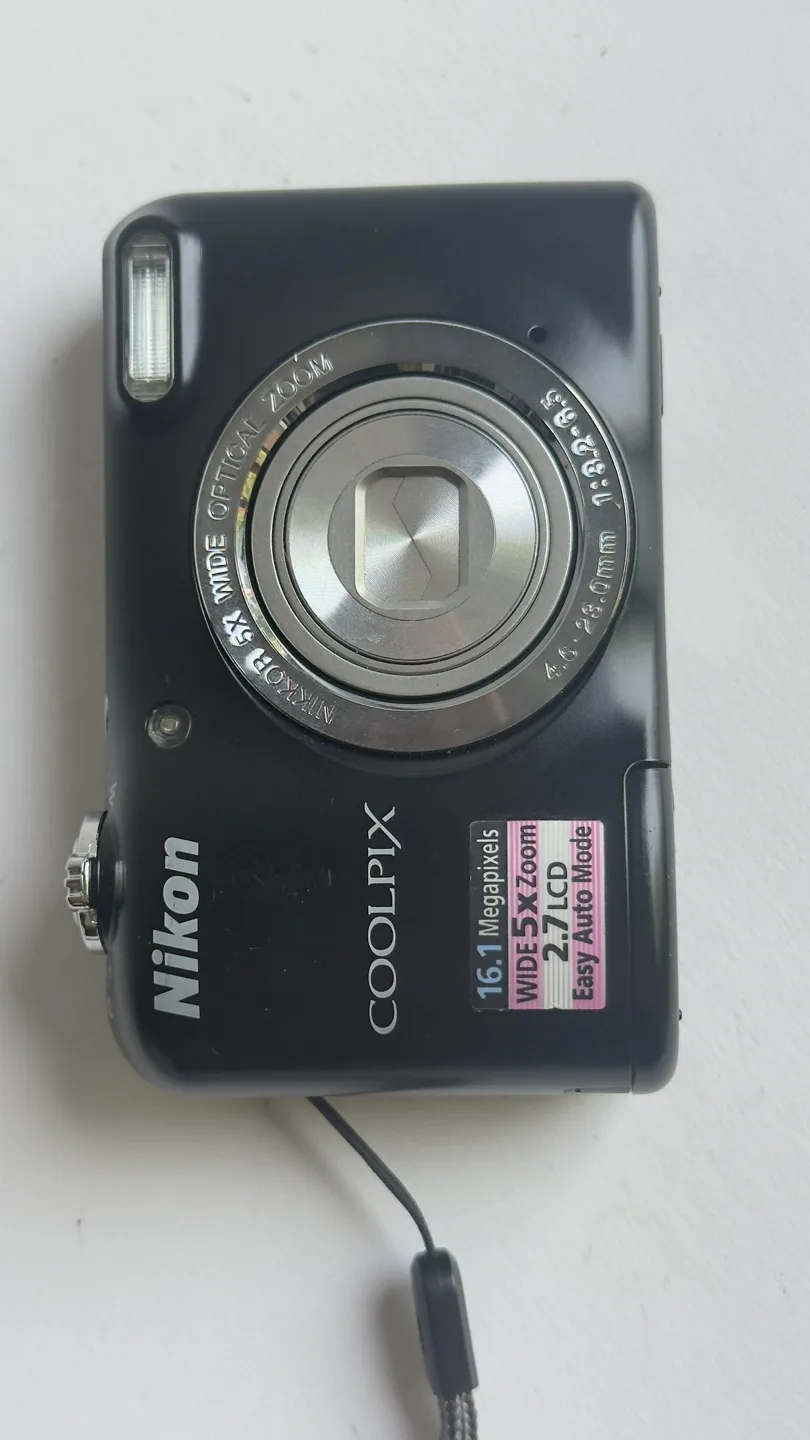 Nikon Coolpix Digital Camera 16 Megapixels thumbnail