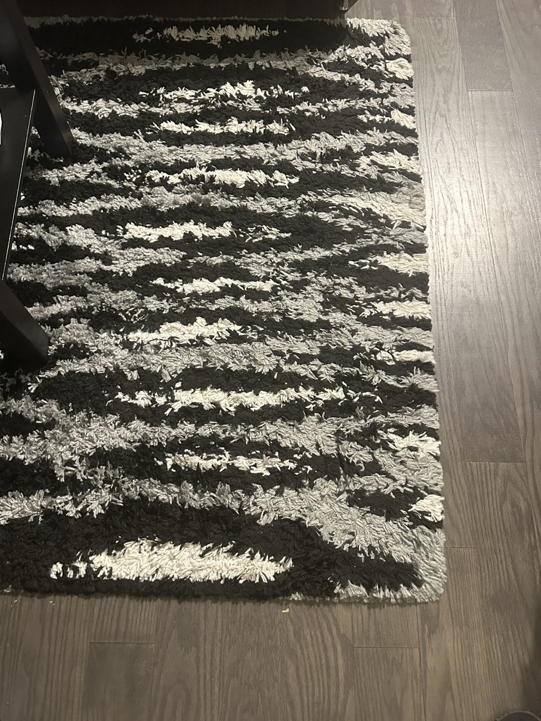 Black and White Shag Rug - photo 2