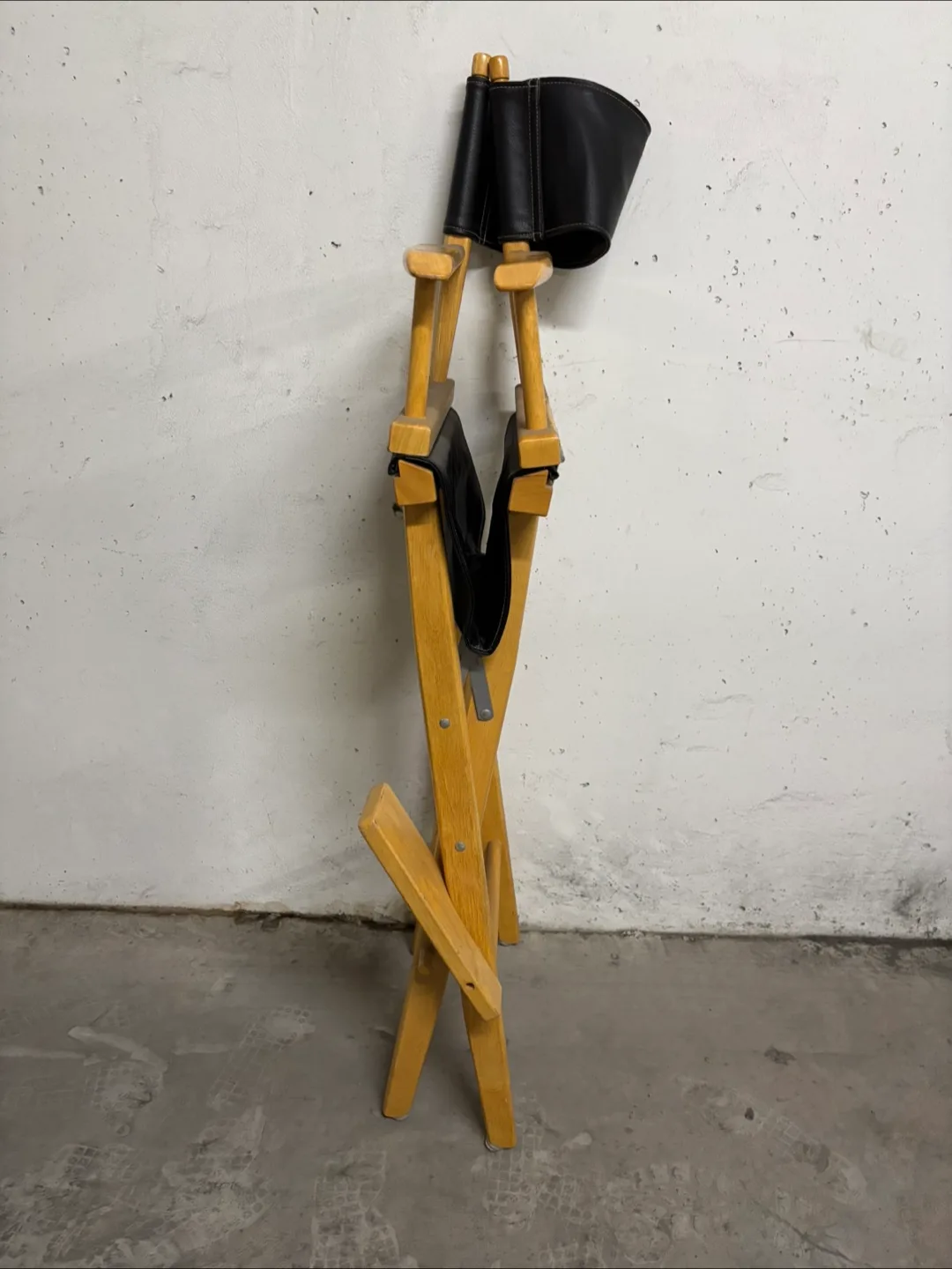 Folding Director's Chair image indicator(2)