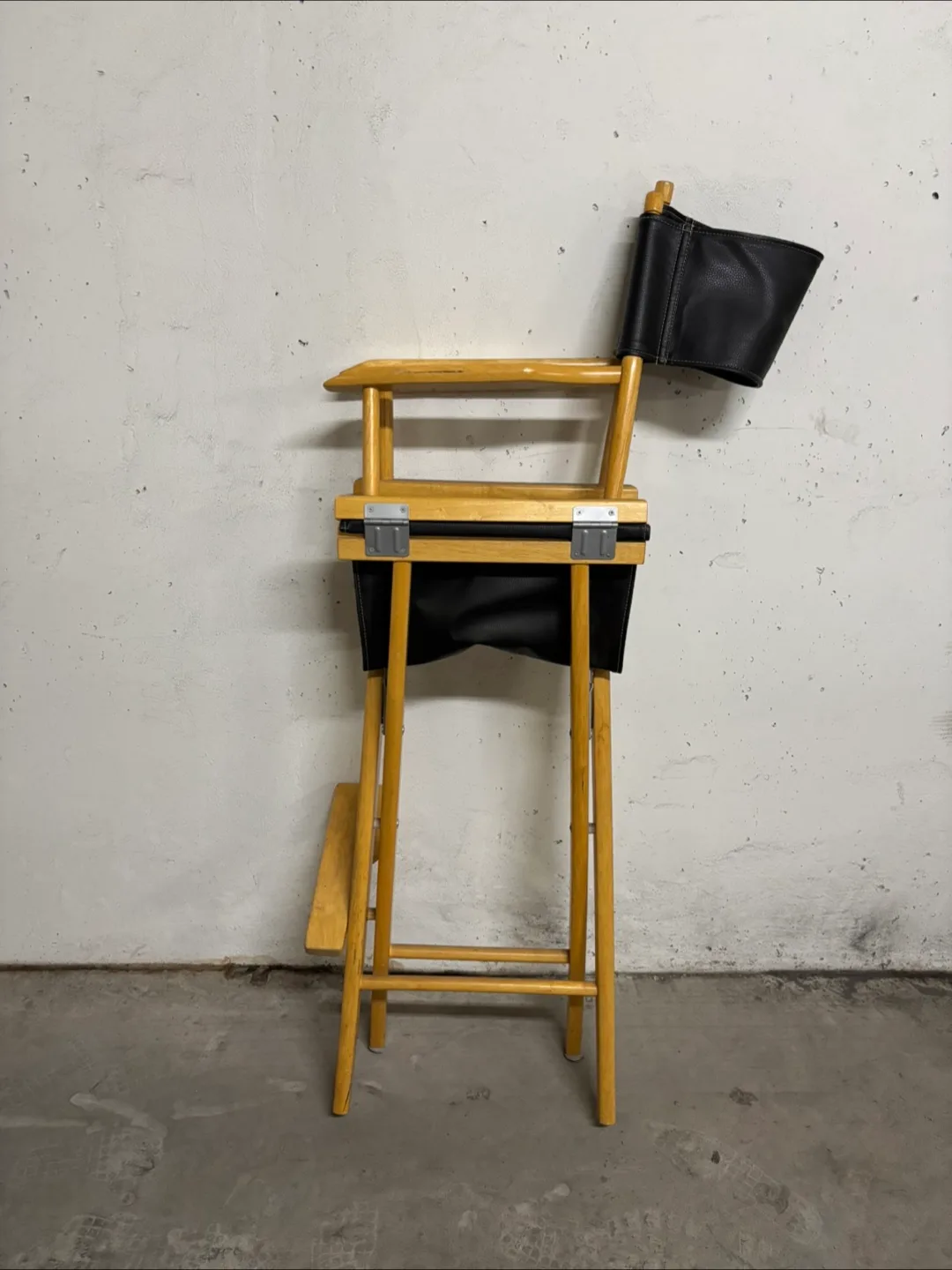 Folding Director's Chair image indicator(3)