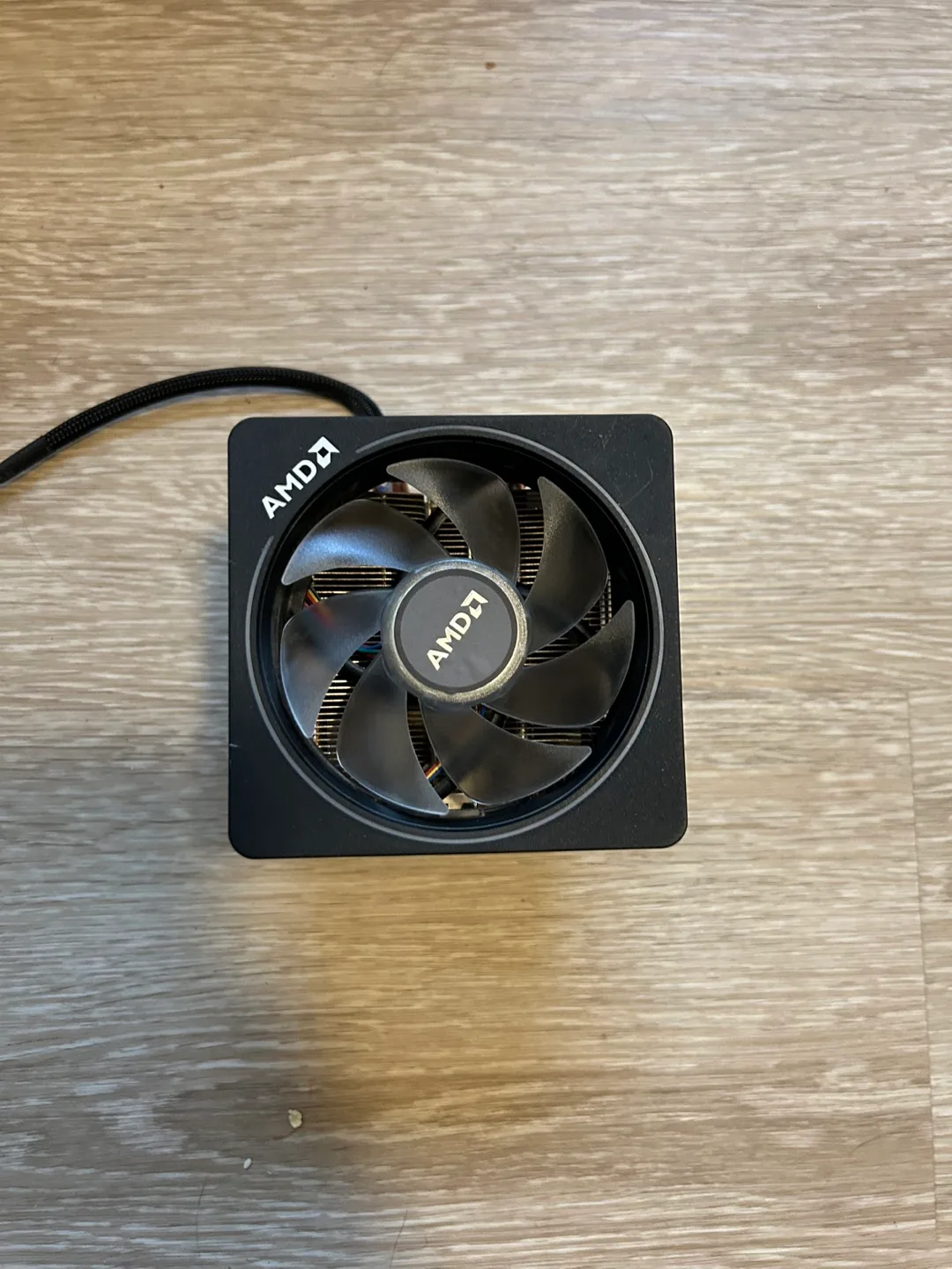 AMD Wraith Prism CPU Cooler thumbnail