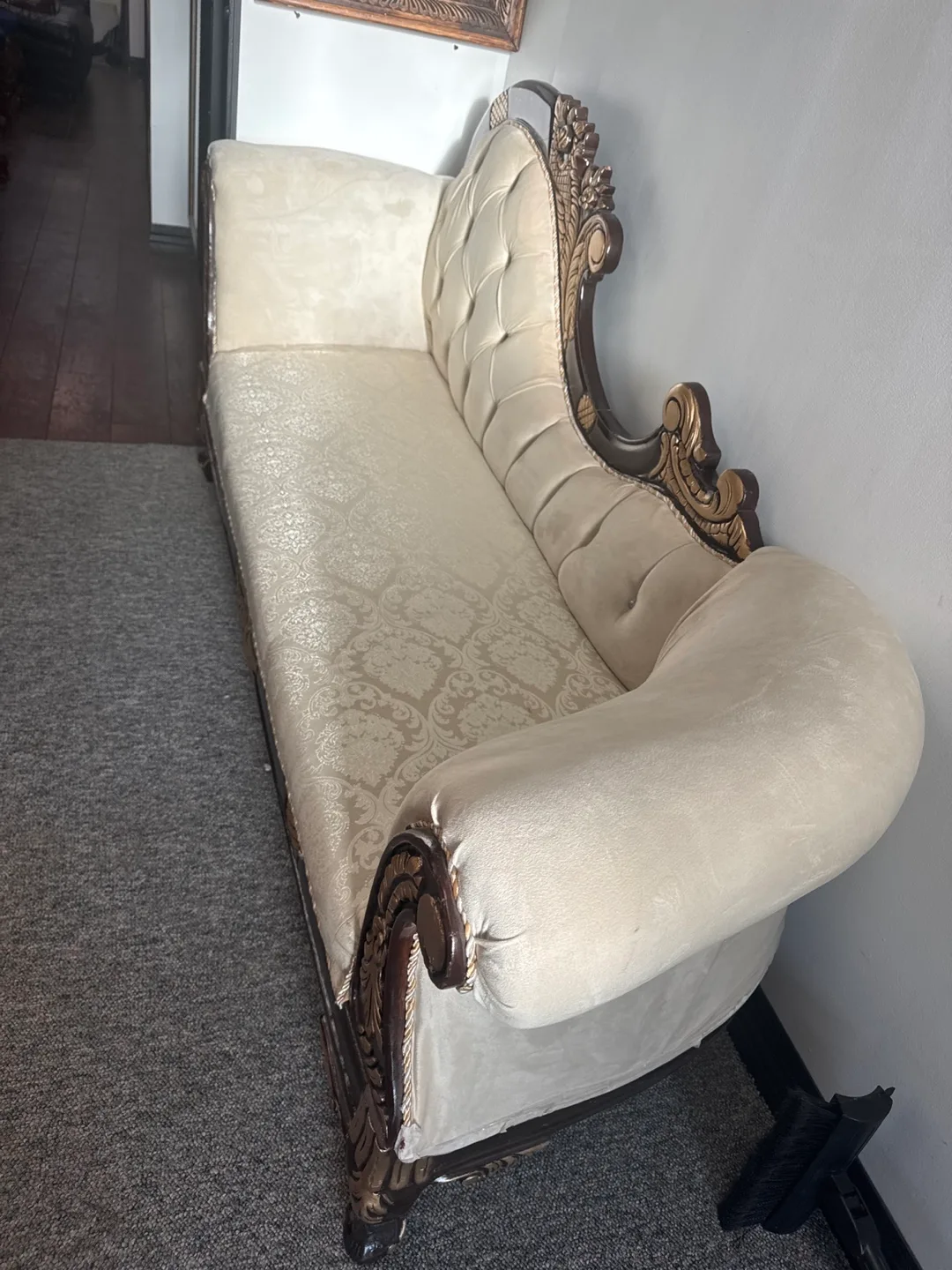 Elegant Chaise Lounge image indicator(2)