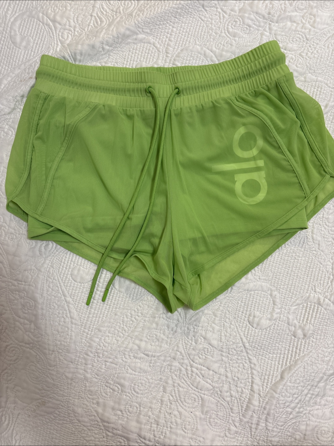 Alo Yoga Green Shorts, Size S - photo 4