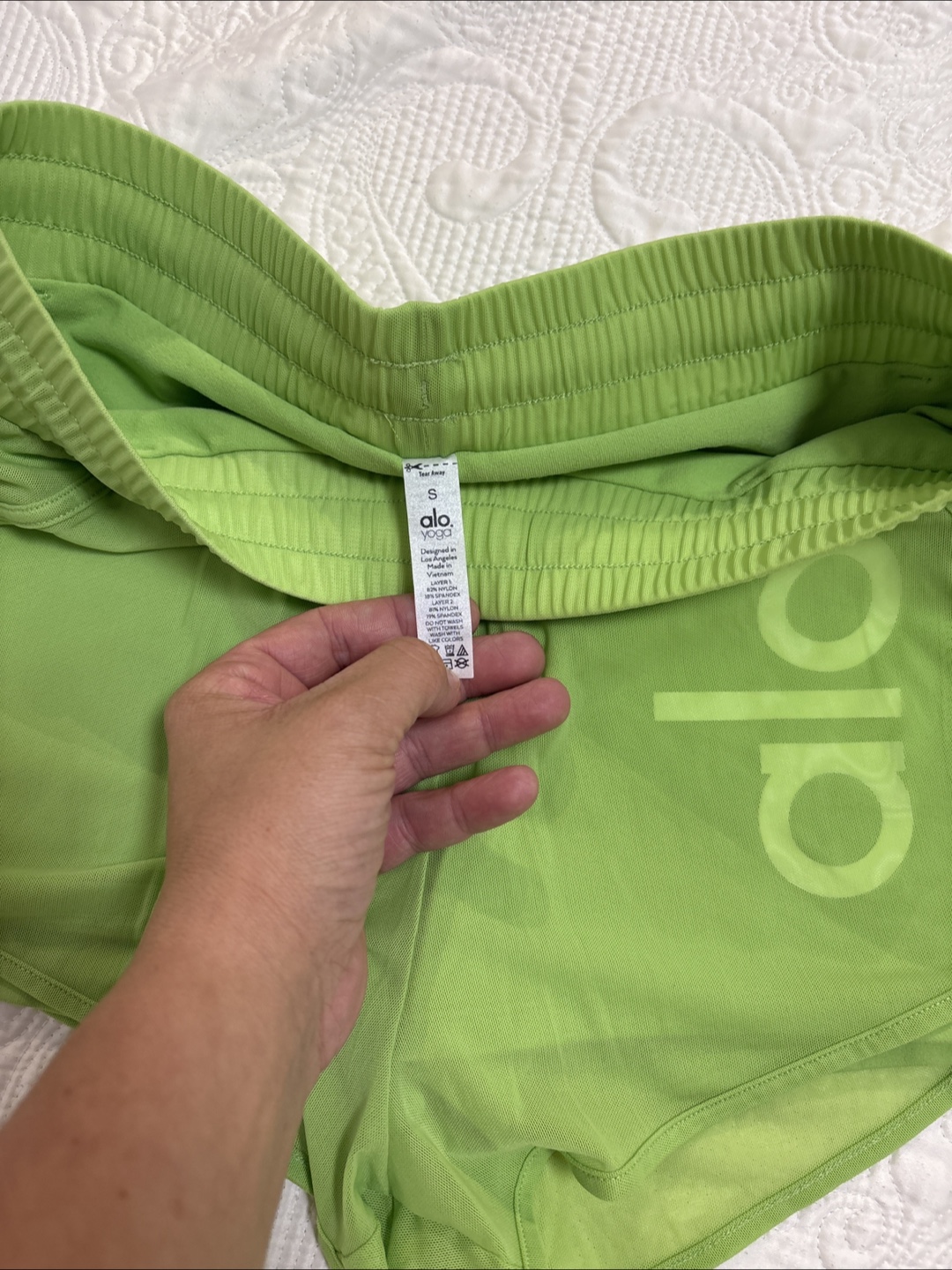 Alo Yoga Green Shorts, Size S - photo 2