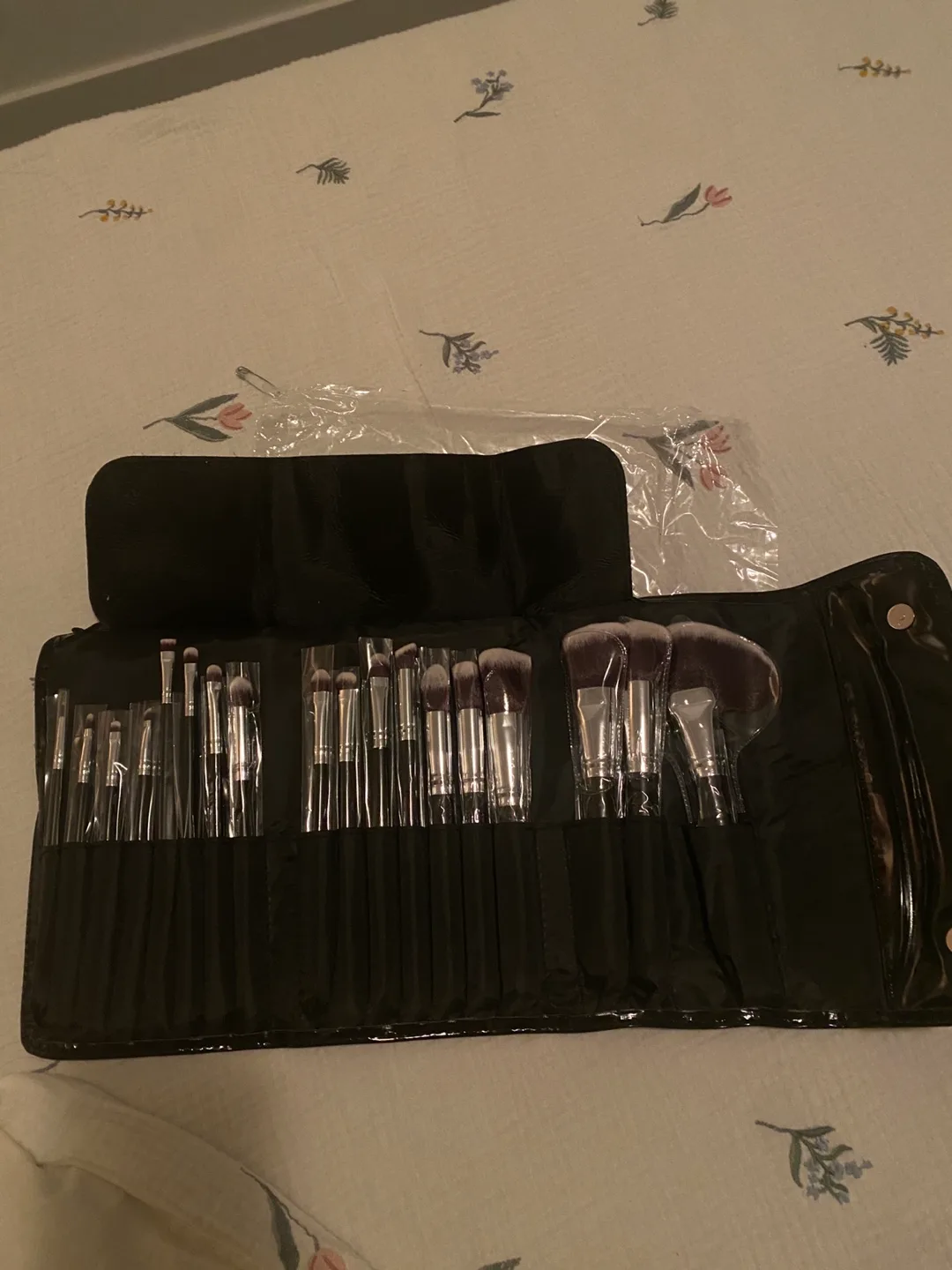 BRAND NEW Morphe 18-Piece Vegan Brush Set – Never Used image indicator(2)