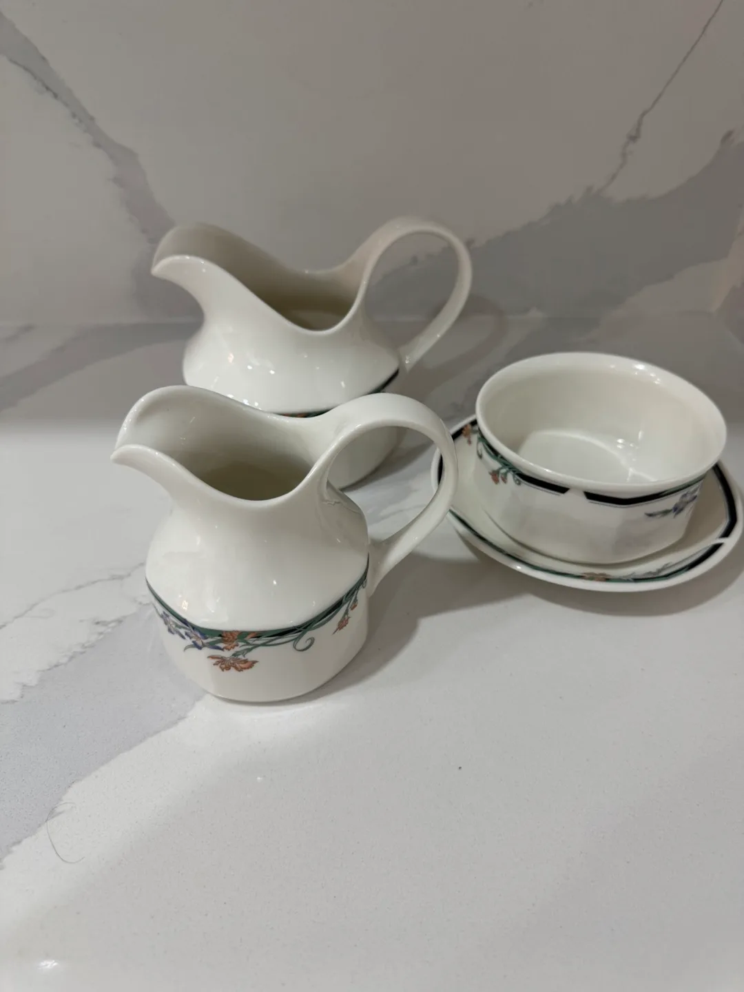 Royal Doulton Cream and Sugar Set image indicator(5)