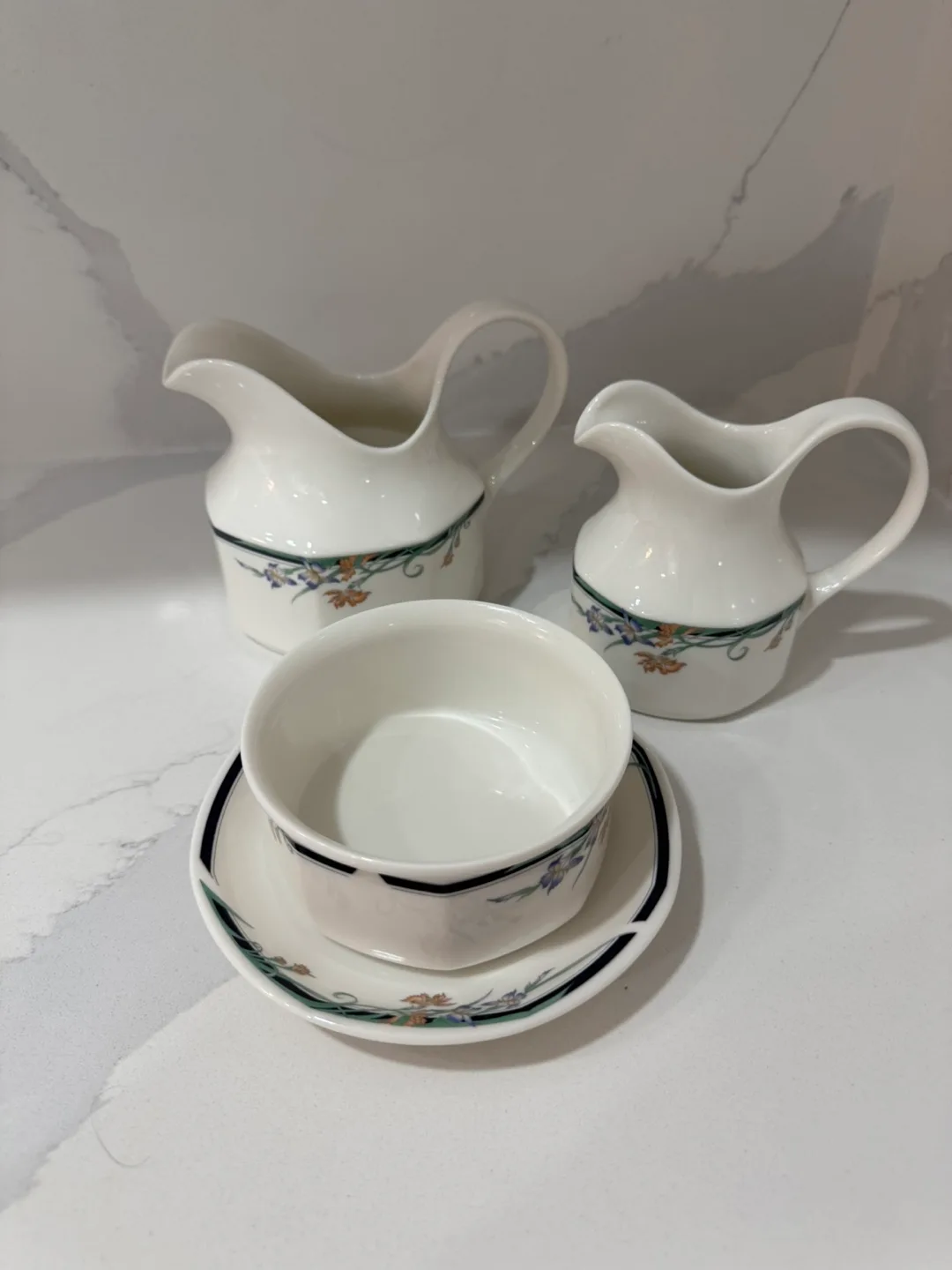 Royal Doulton Cream and Sugar Set image indicator(2)
