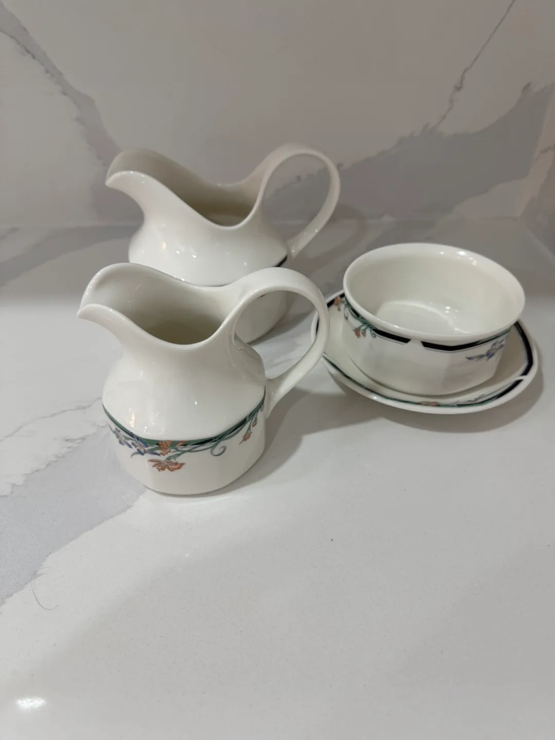 Royal Doulton Cream and Sugar Set image indicator(3)