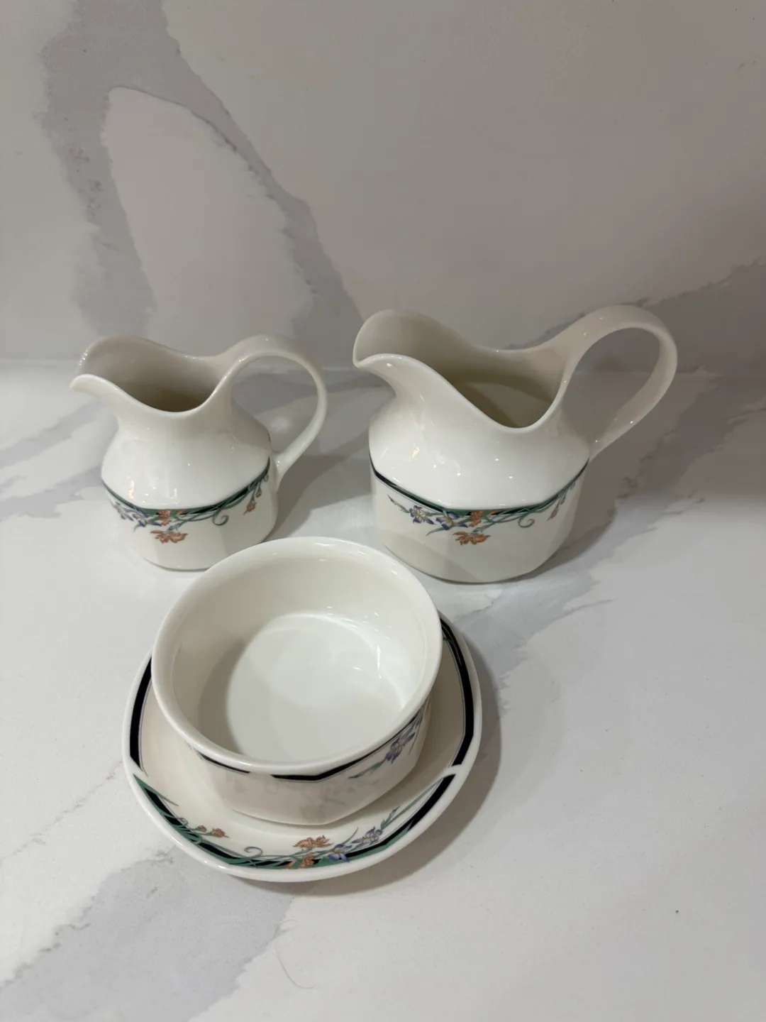 Royal Doulton Cream and Sugar Set image indicator(6)