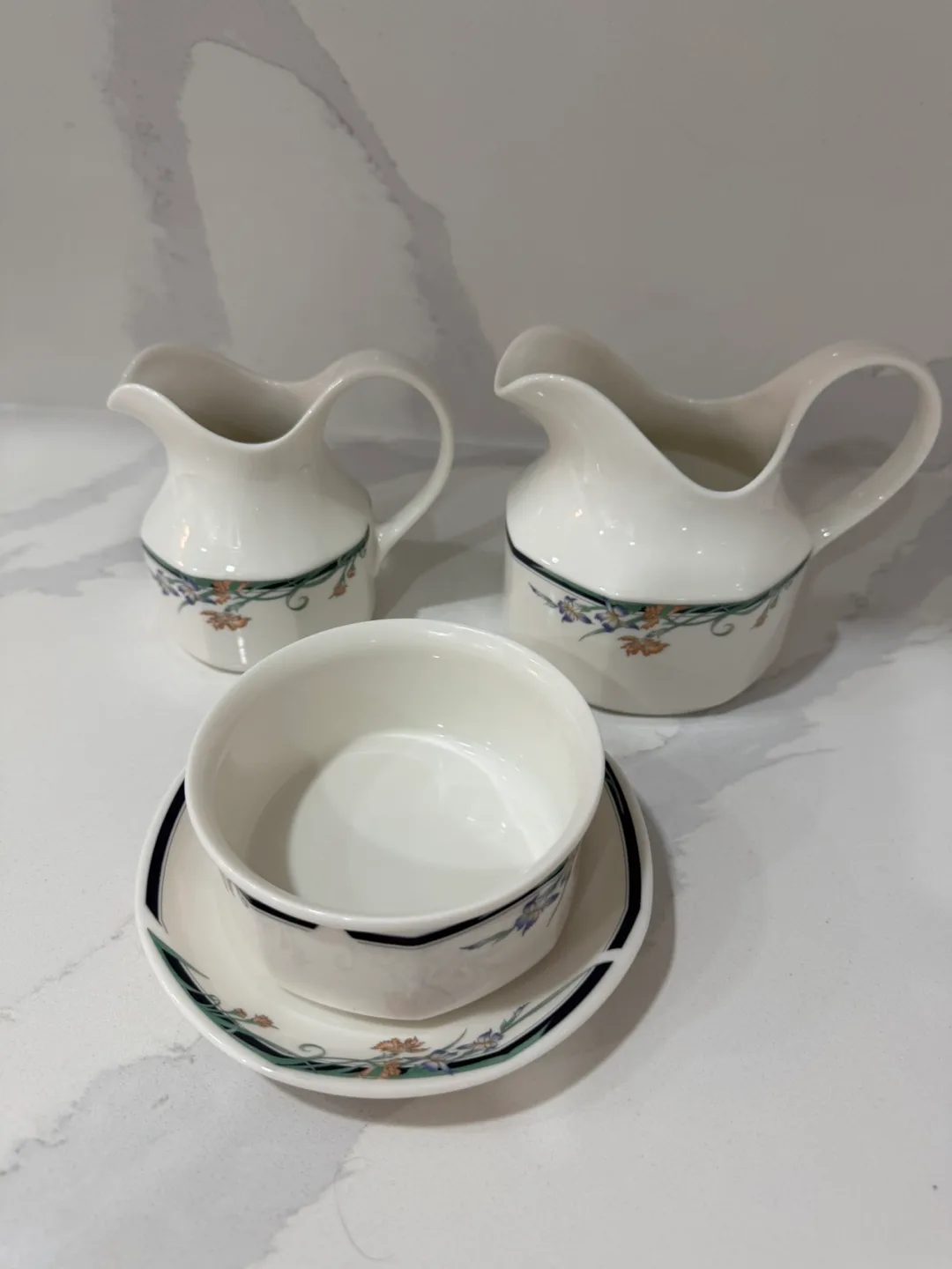 Royal Doulton Cream and Sugar Set image indicator(7)