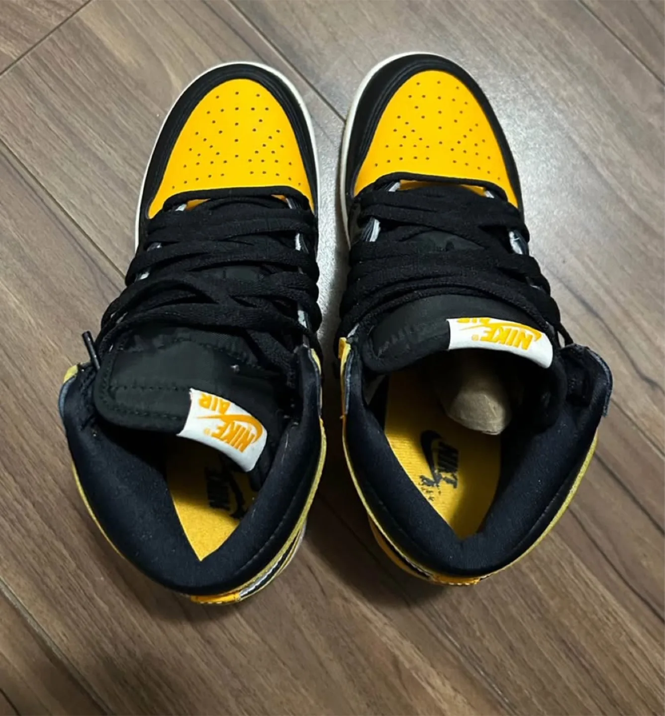 Air Jordan 1 High OG Taxi Youth 5Y image indicator(5)