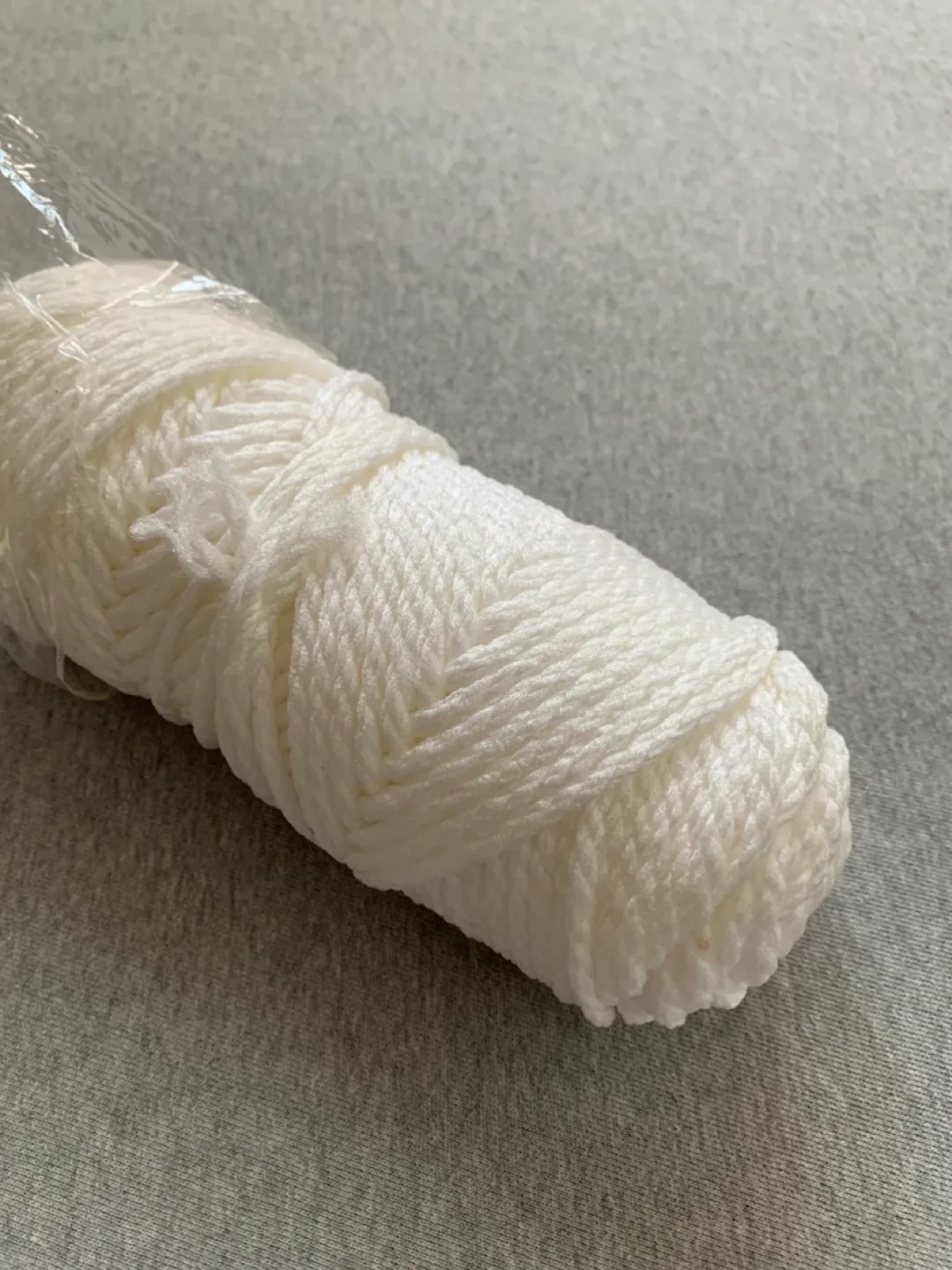 Phentex White Yarn image indicator(2)