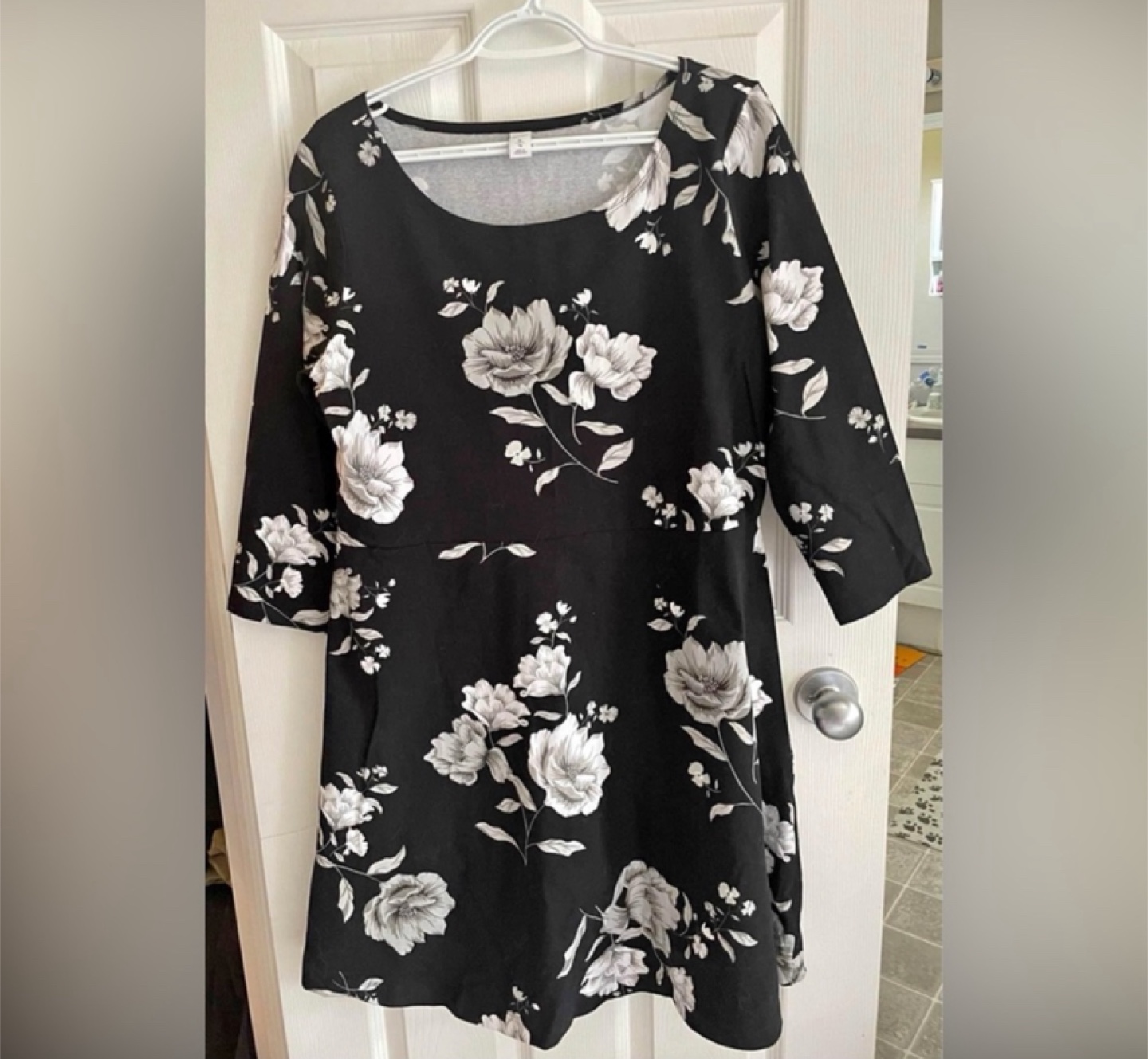 Plus size White Floral 3/4 Sleeveless Stretch dress