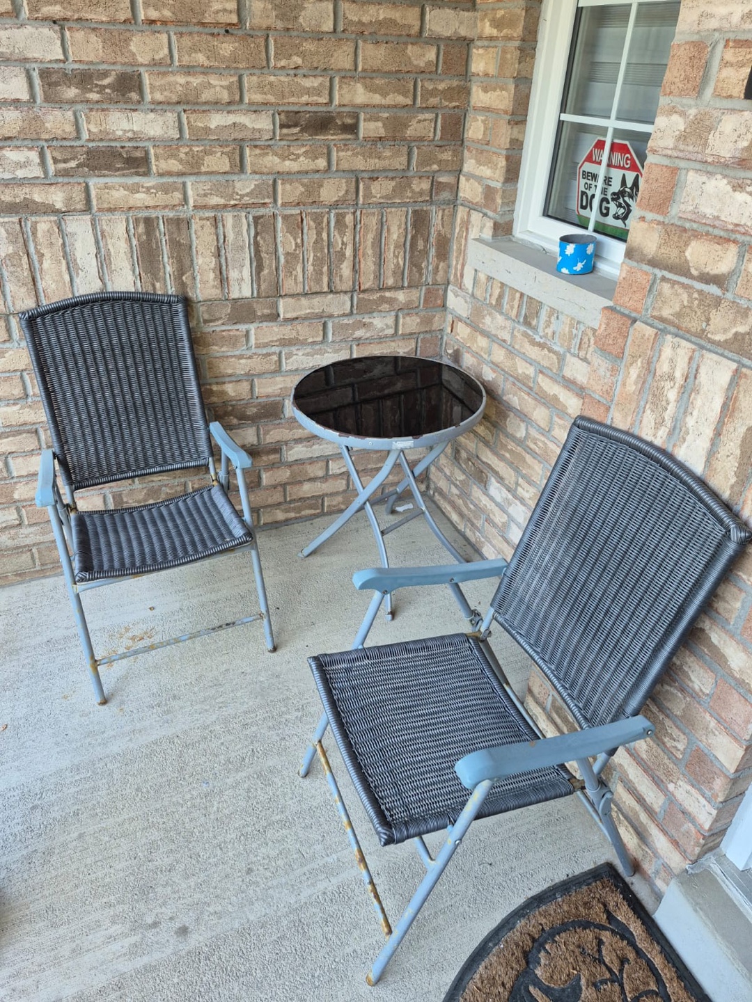 Outdoor table and chair set