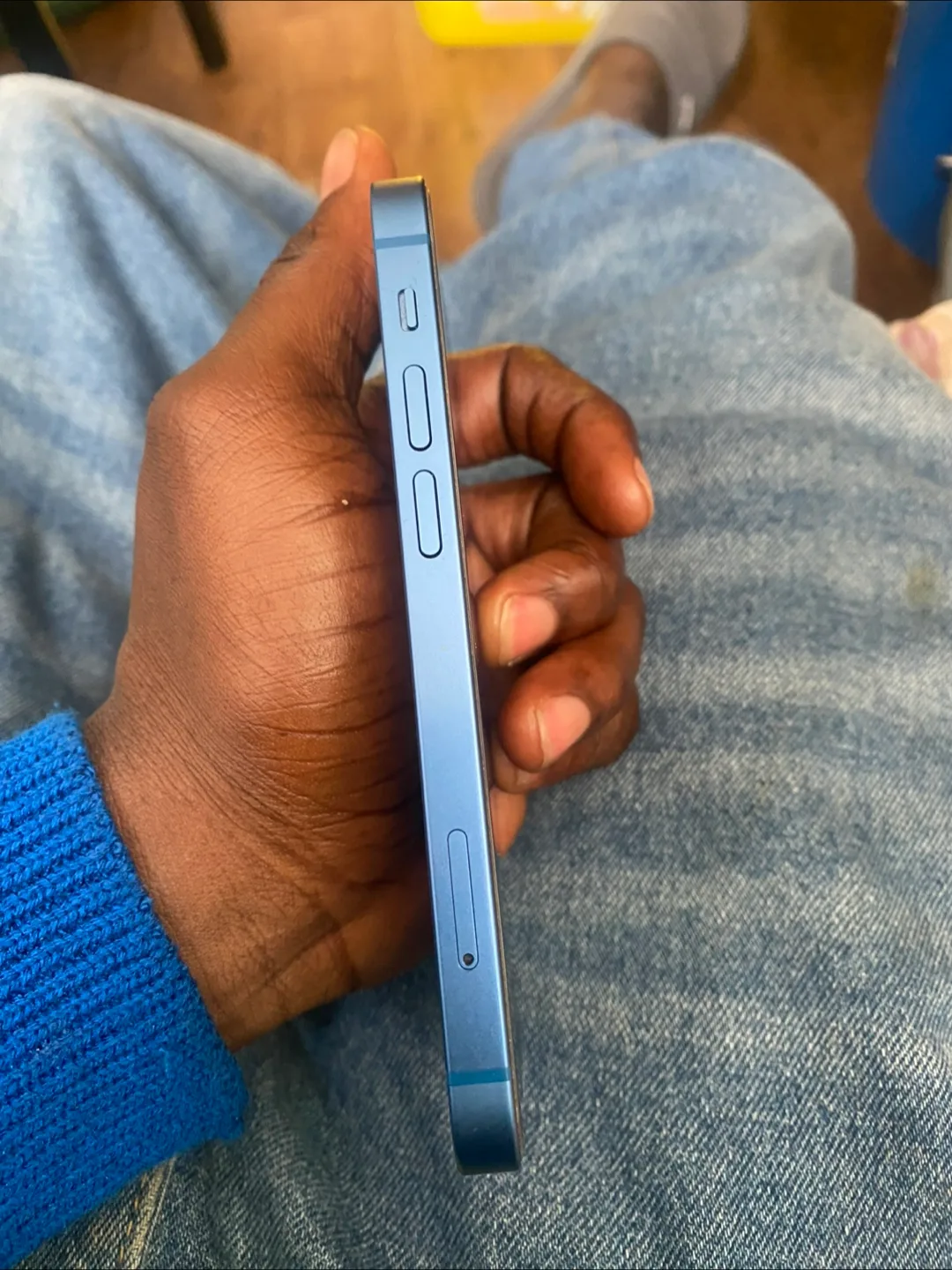 iPhone 13 mini blue image indicator(3)