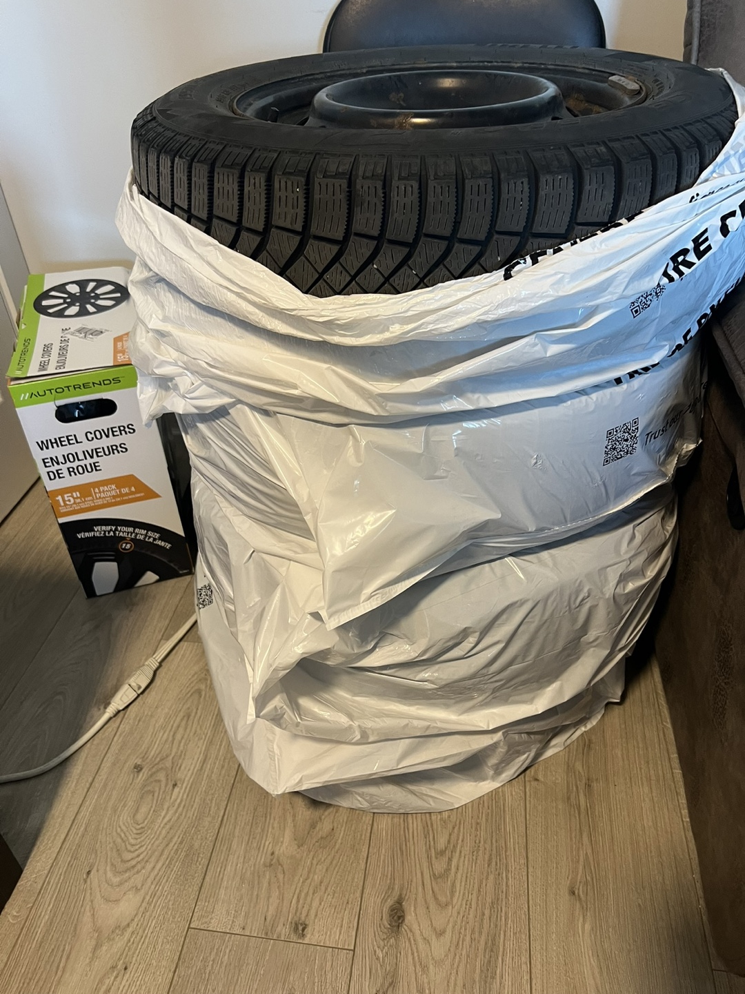 Set of winter tires with wheel covers size 195/R15 - photo 3