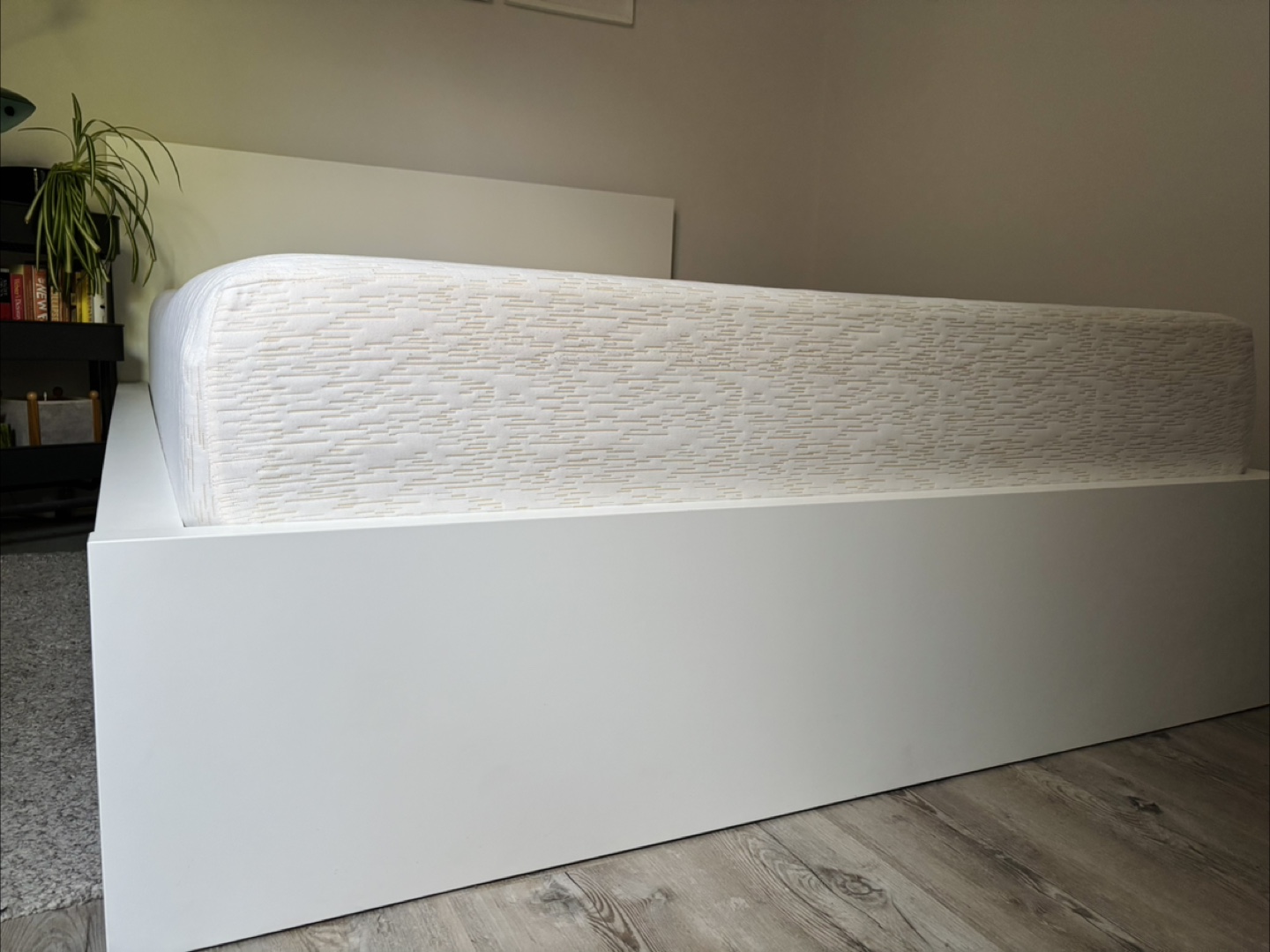 White Platform Bed with Storage Drawers - photo 3