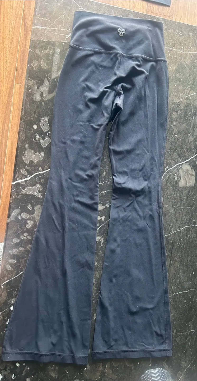 Aritzia/TNA Flare Leggings XS image indicator(2)