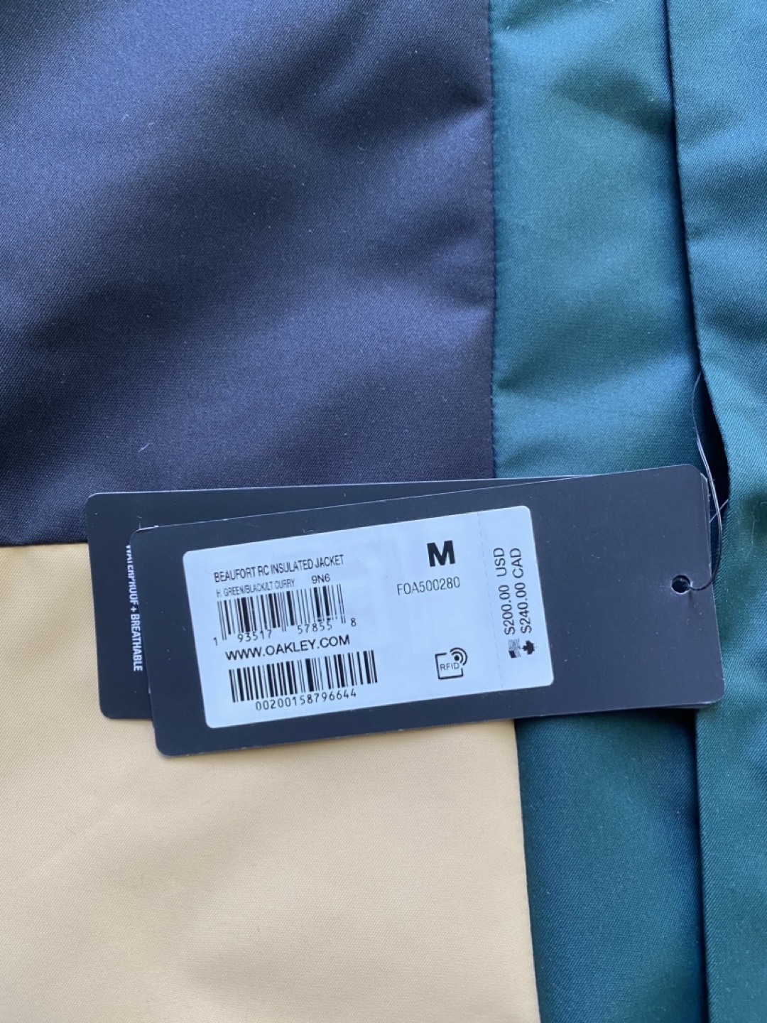 New Oakley snowboarding jacket (women’s med) - photo 3