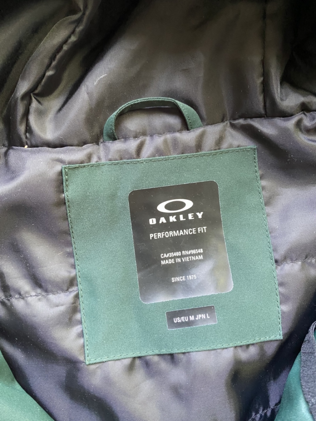 New Oakley snowboarding jacket (women’s med) - photo 2
