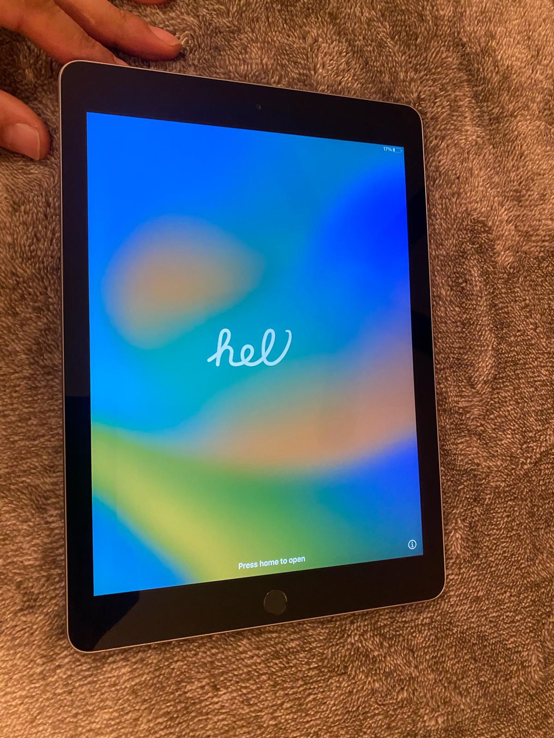 Apple iPad 5th Generation - photo 4