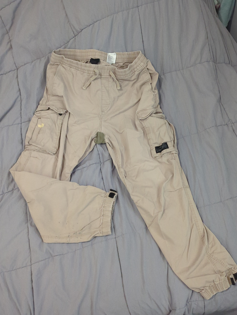 Men's Khaki cargo pants (Needs a repair) 🥕