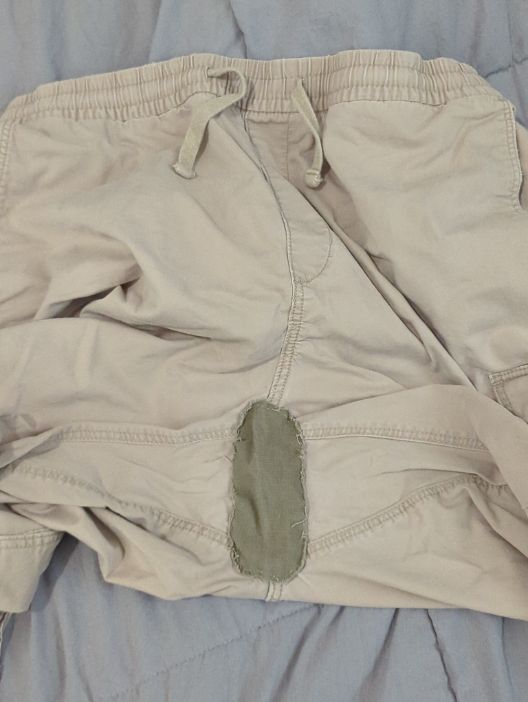 Men's Khaki cargo pants (Needs a repair) 🥕 - photo 3