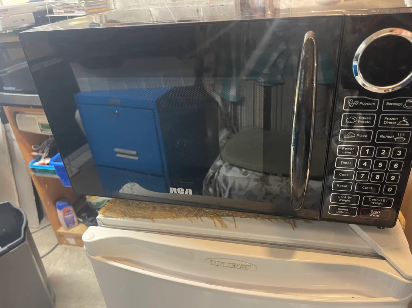 RCA Microwave Oven thumbnail