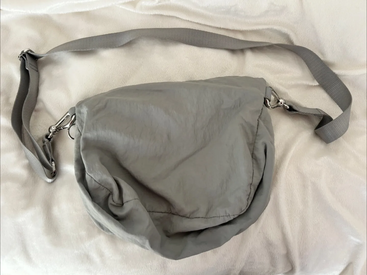 Lululemon Crossbody Bag image indicator(2)