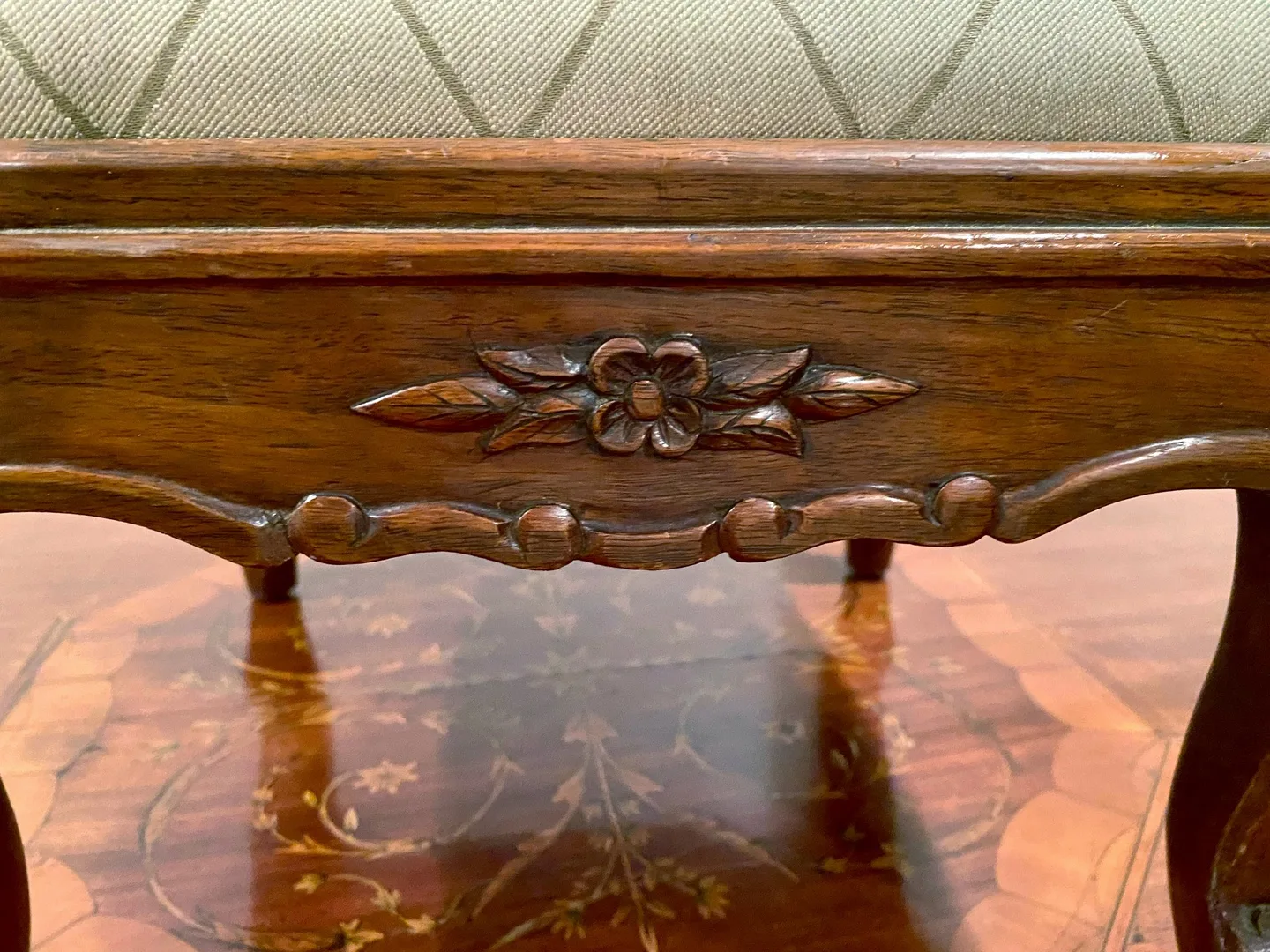 ⭐️Antique solid walnut Victorian hand carved design footstool⭐️ image indicator(3)