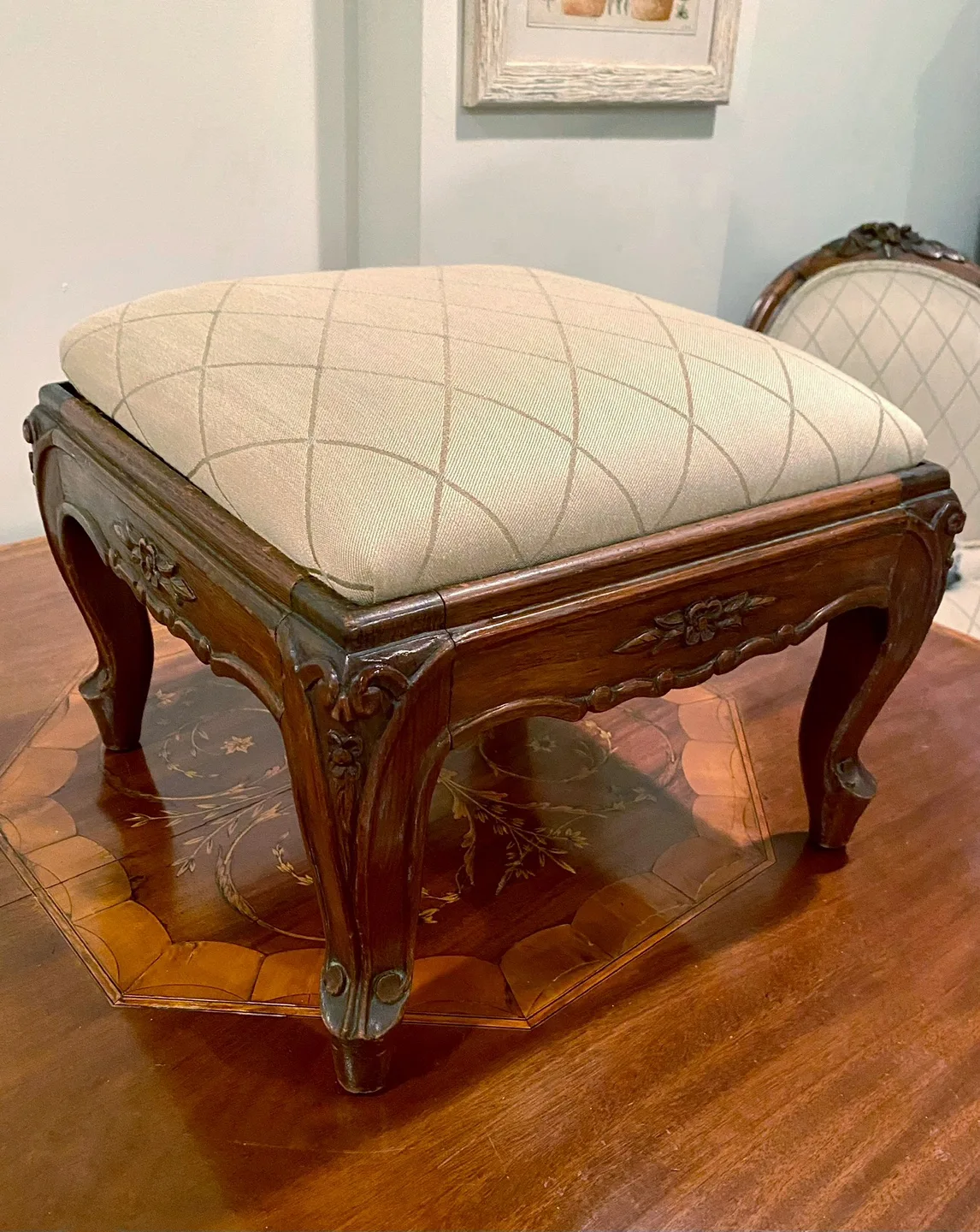 ⭐️Antique solid walnut Victorian hand carved design footstool⭐️ thumbnail