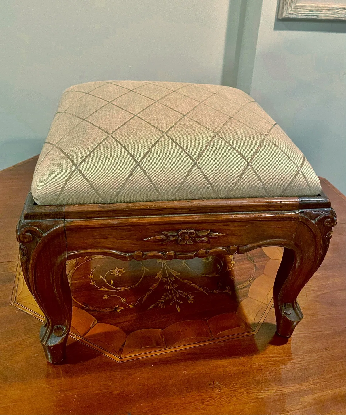 ⭐️Antique solid walnut Victorian hand carved design footstool⭐️ image indicator(4)