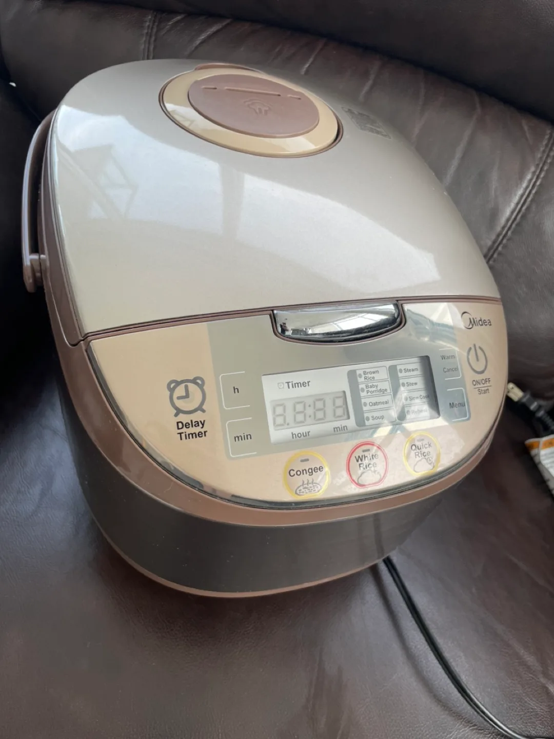 MOVING SALE: Midea 5.5cup Rice Cooker thumbnail