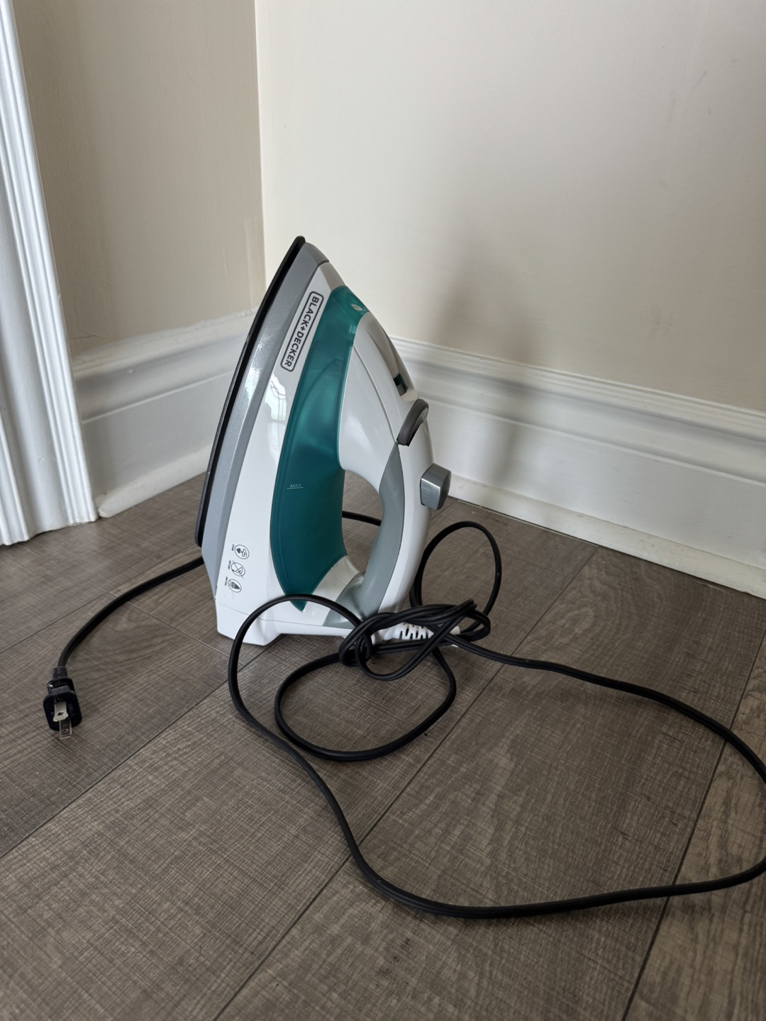 BLACK+DECKER Iron - photo 2