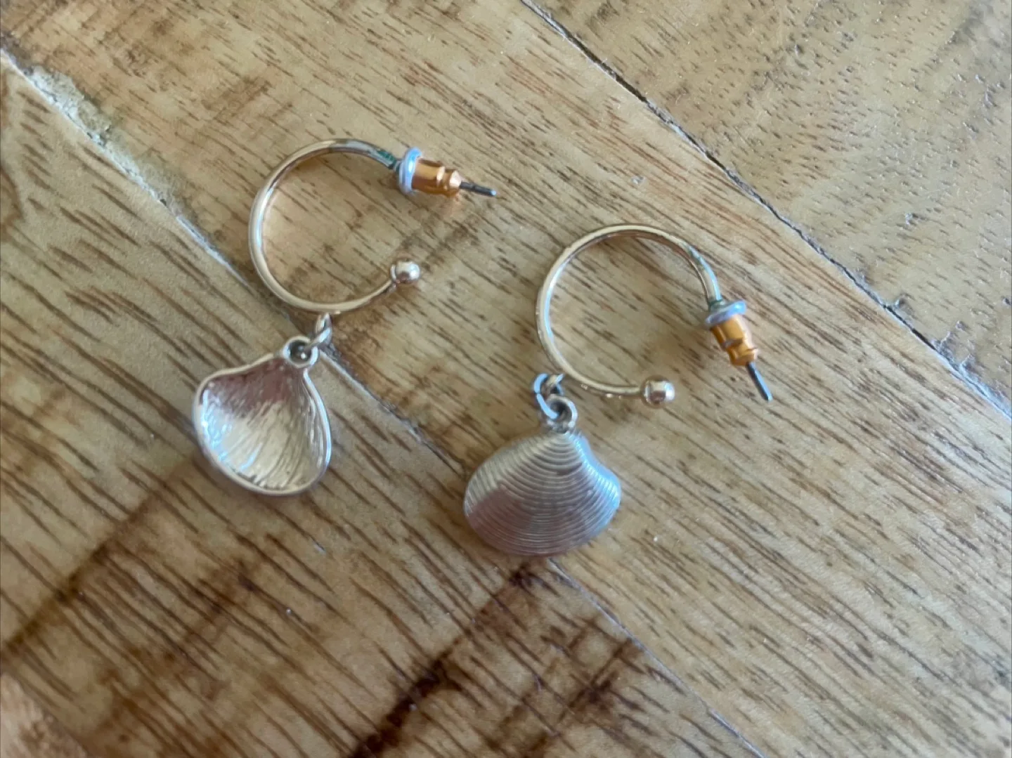 Shell Drop Earrings image indicator(2)