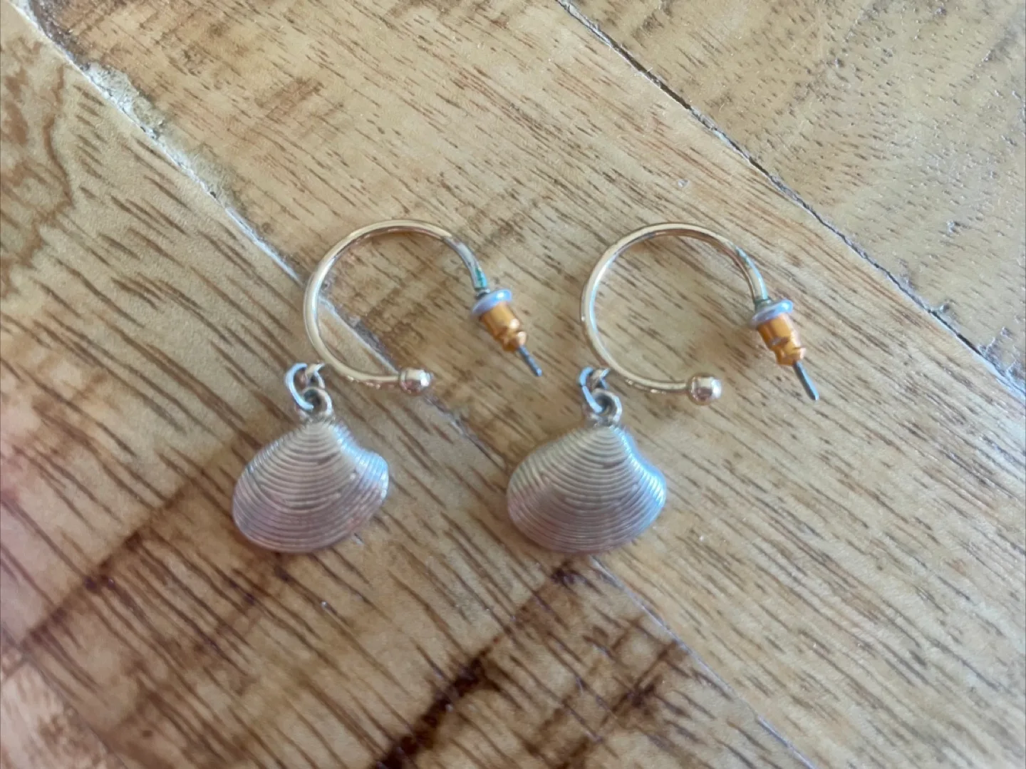 Shell Drop Earrings image indicator(3)