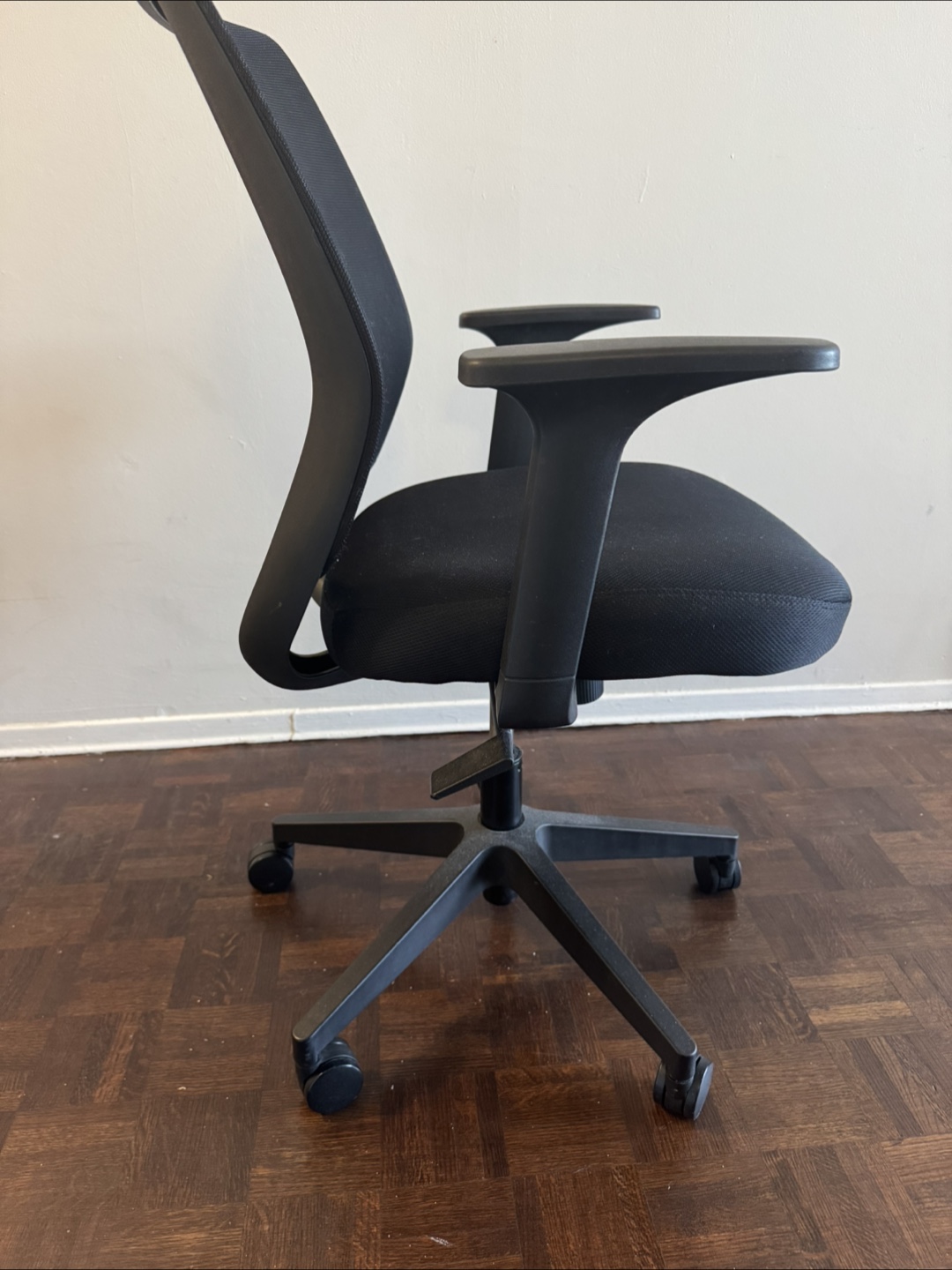 Black Mesh Office Chair - photo 3