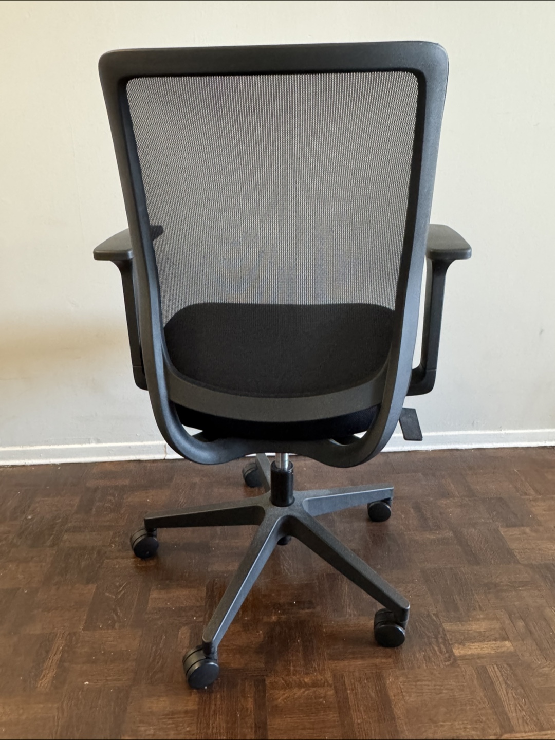 Black Mesh Office Chair - photo 2
