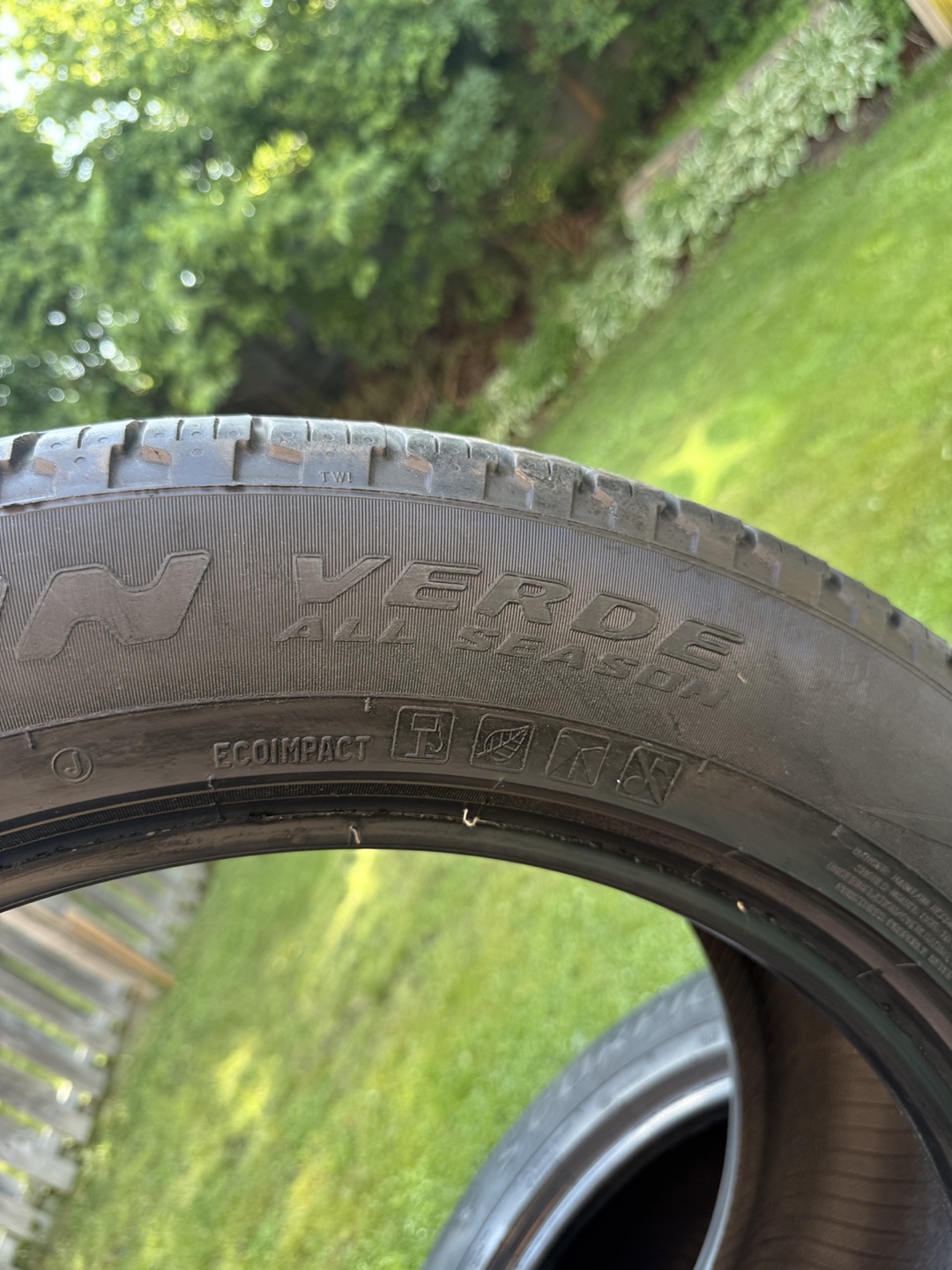Pirelli Tires - 255/50 R20 - photo 4