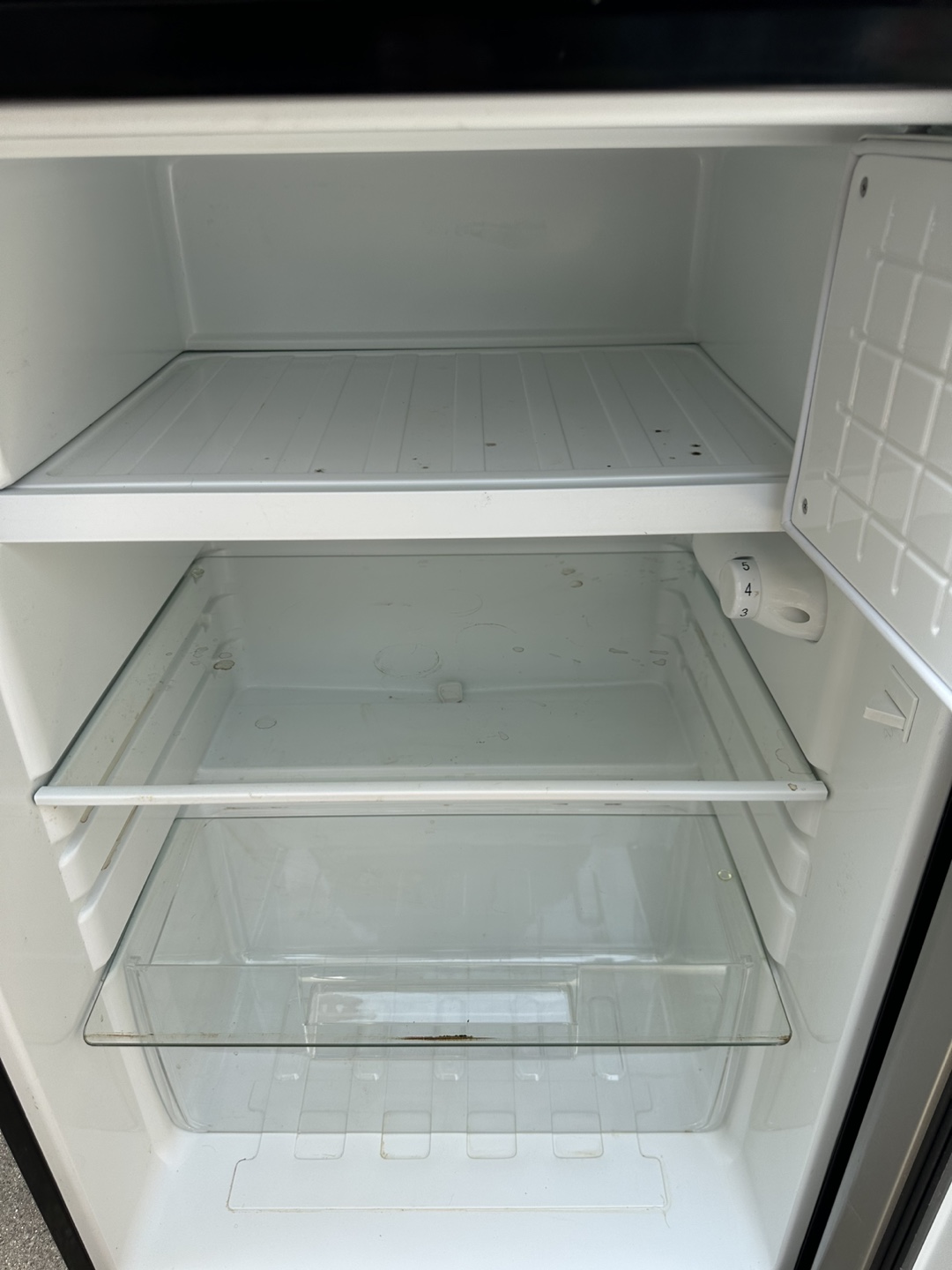 Frigidaire Mini Refrigerator - photo 3